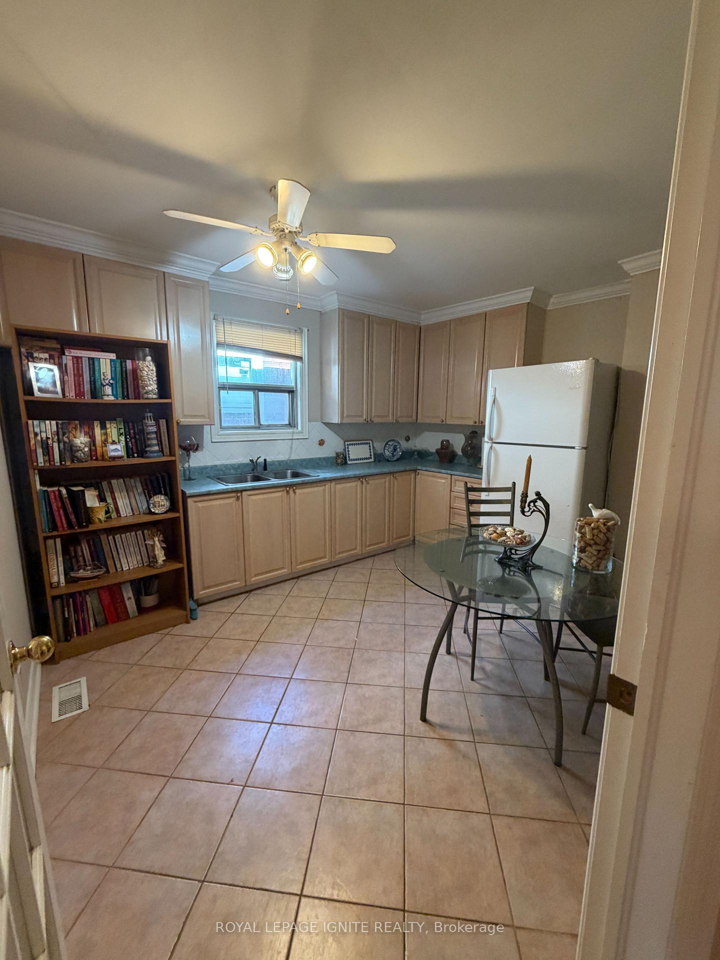 Photo 32 of 40 Avon Avenue, Toronto, Rockcliffe-Smythe — HOMEH