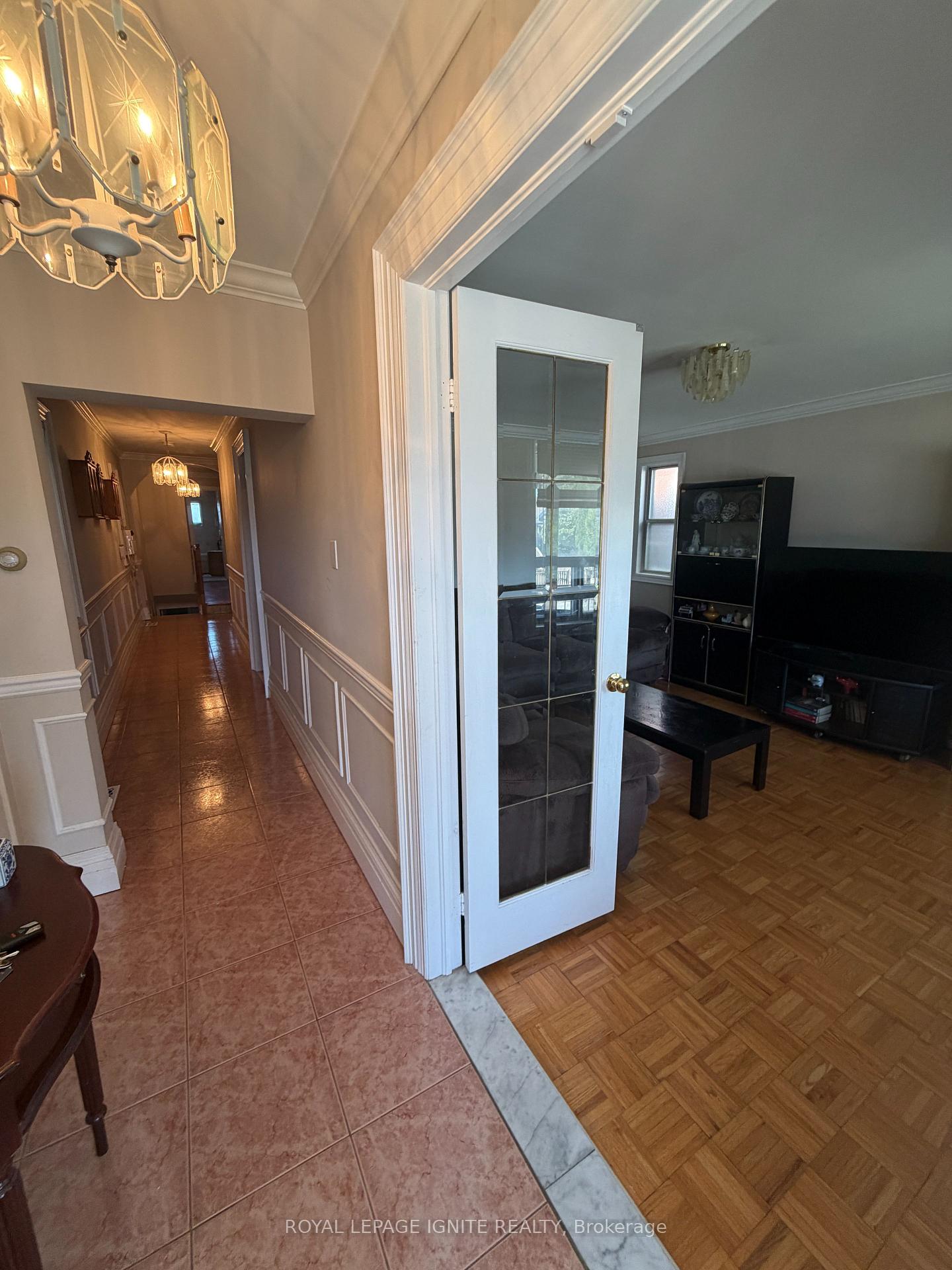 Photo 25 of 40 Avon Avenue, Toronto, Rockcliffe-Smythe — HOMEH