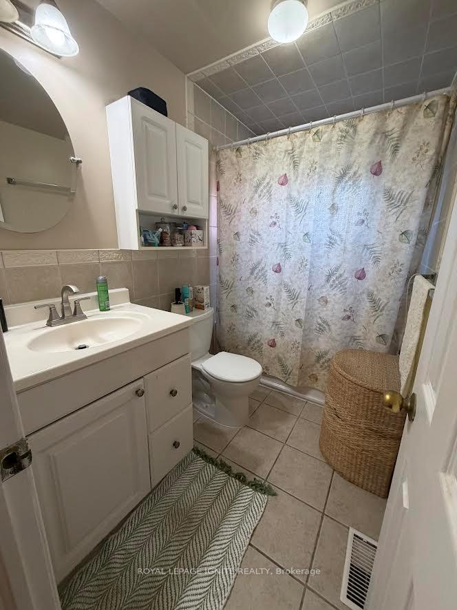 Photo 27 of 40 Avon Avenue, Toronto, Rockcliffe-Smythe — HOMEH