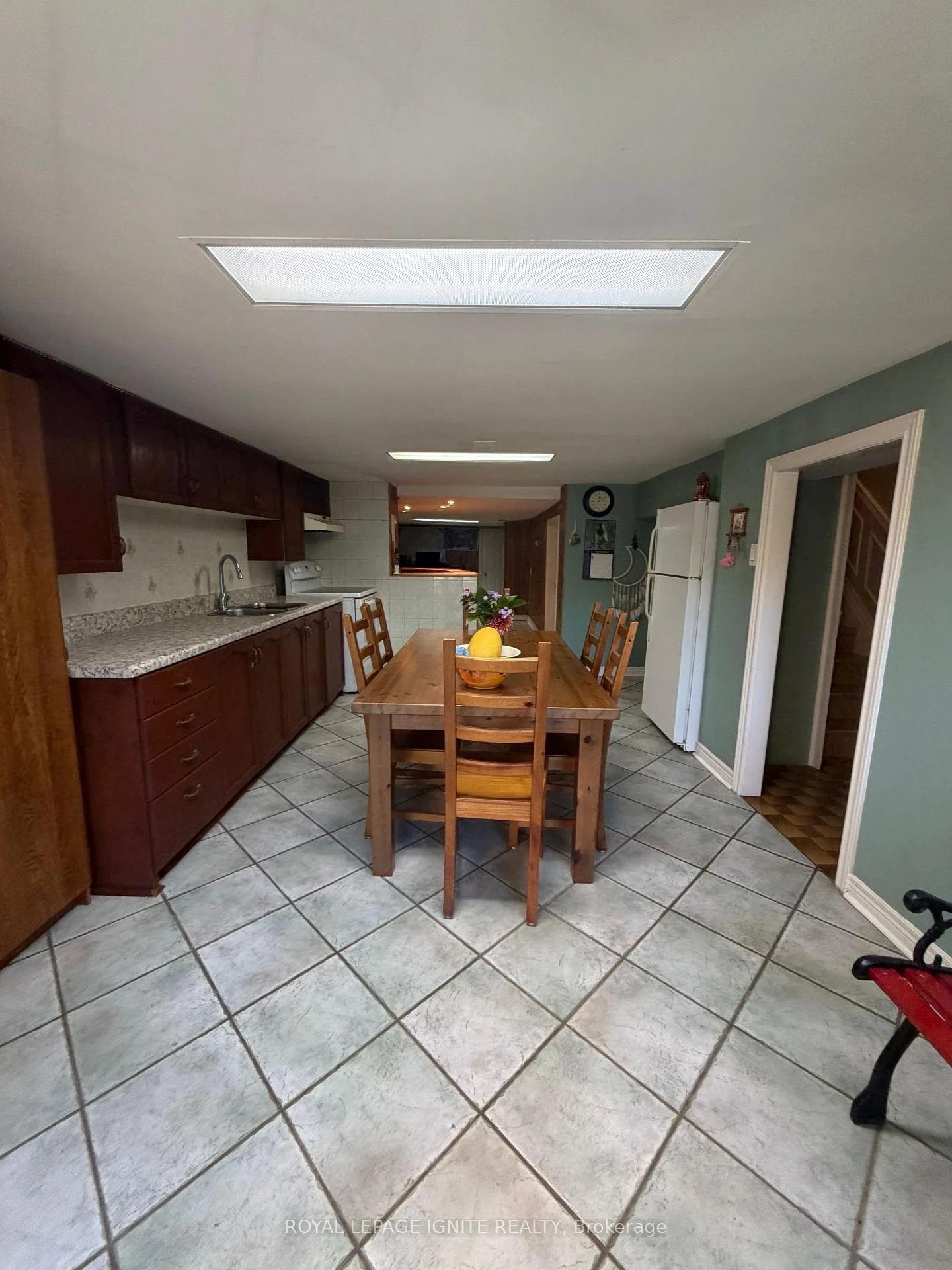 Photo 17 of 40 Avon Avenue, Toronto, Rockcliffe-Smythe — HOMEH