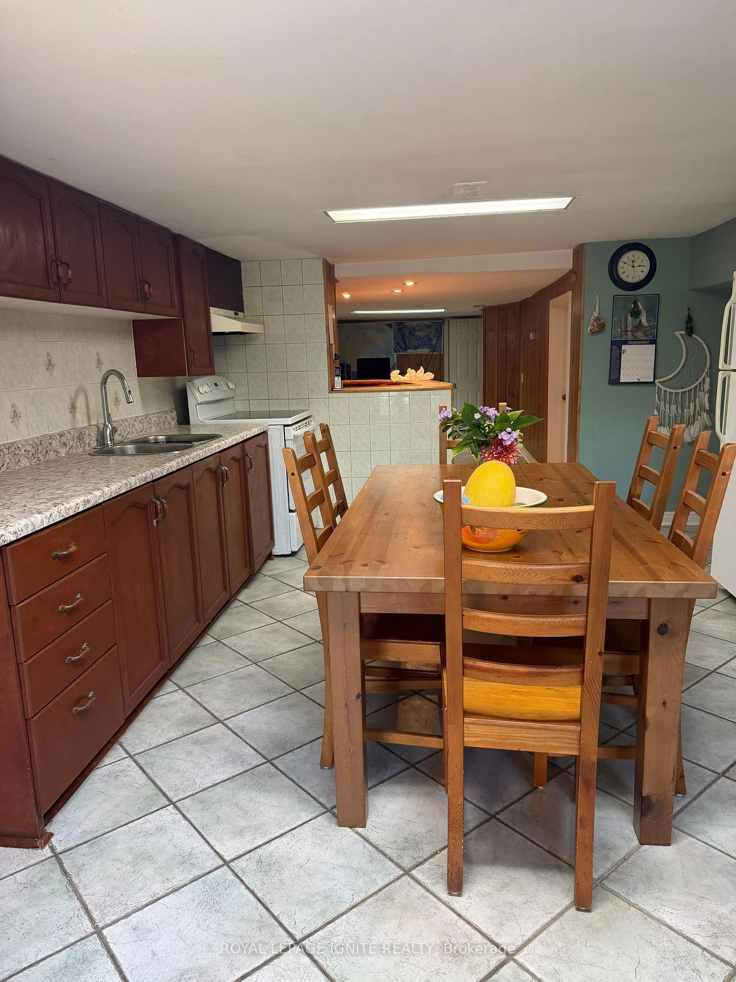 Photo 18 of 40 Avon Avenue, Toronto, Rockcliffe-Smythe — HOMEH