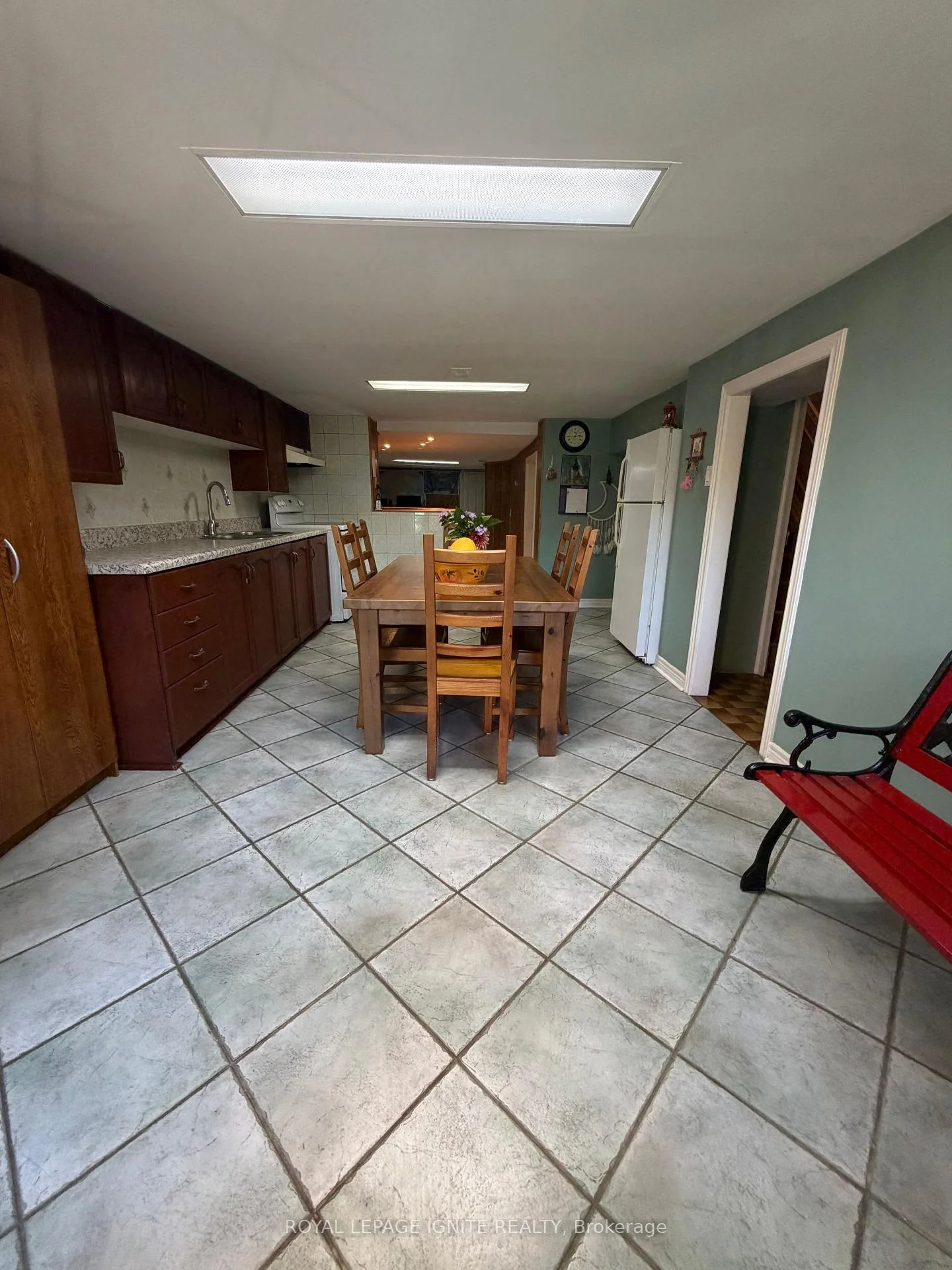 Photo 22 of 40 Avon Avenue, Toronto, Rockcliffe-Smythe — HOMEH