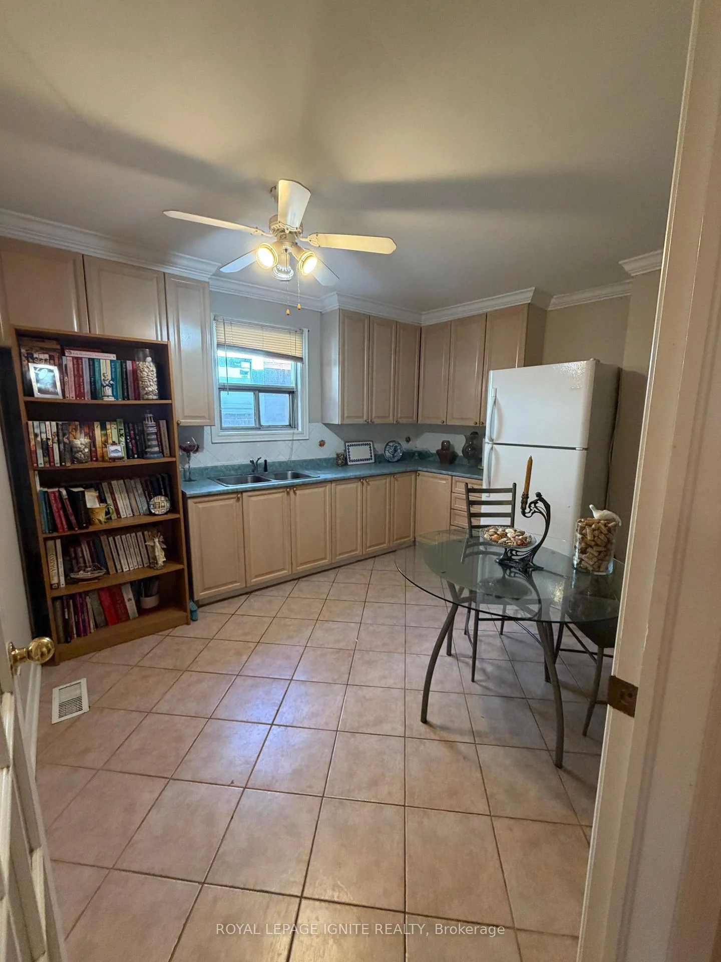 Photo 39 of 40 Avon Avenue, Toronto, Rockcliffe-Smythe — HOMEH