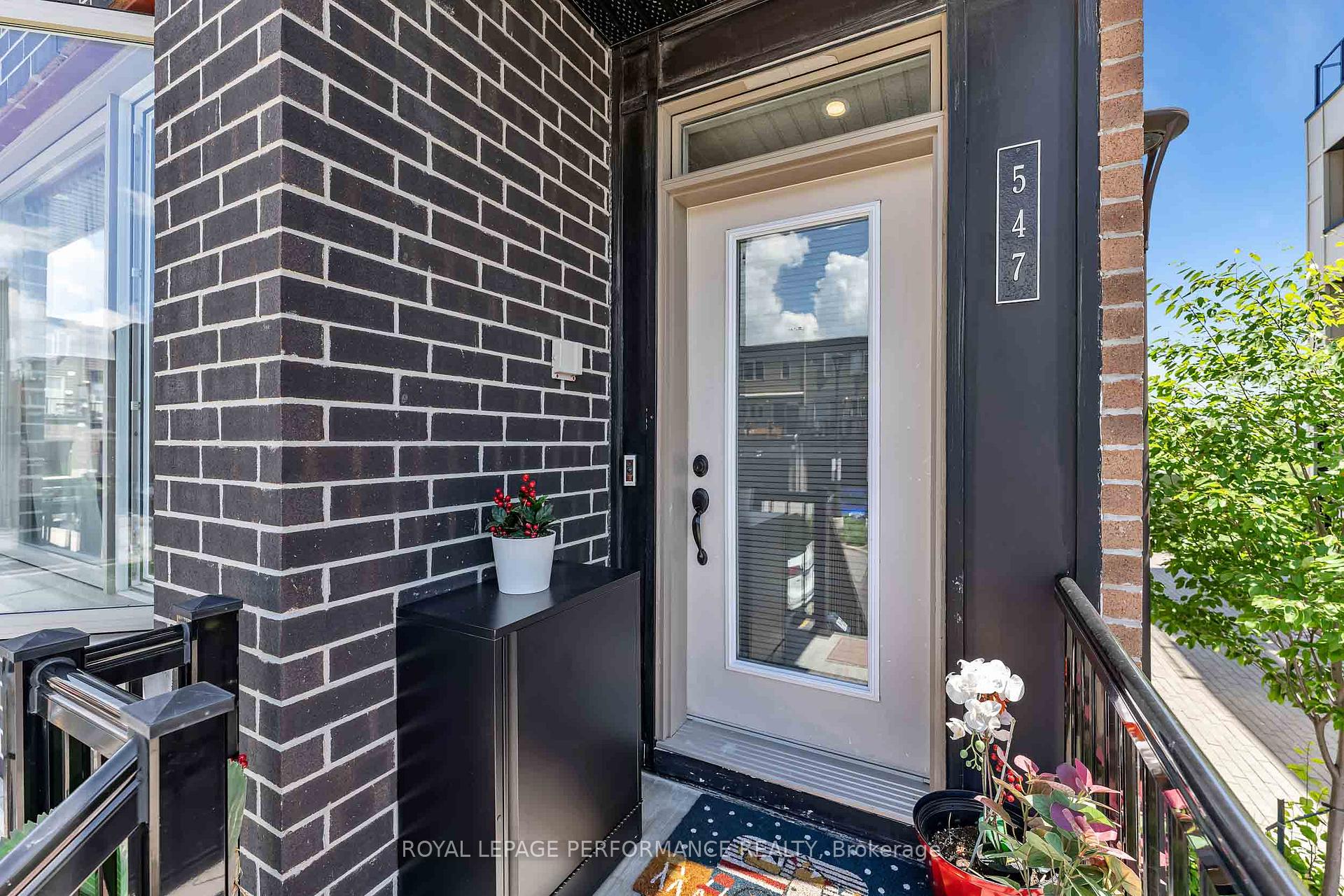 Photo 3 of 547 Ozawa Private, Ottawa, CFB Rockcliffe and Area — HOMEH