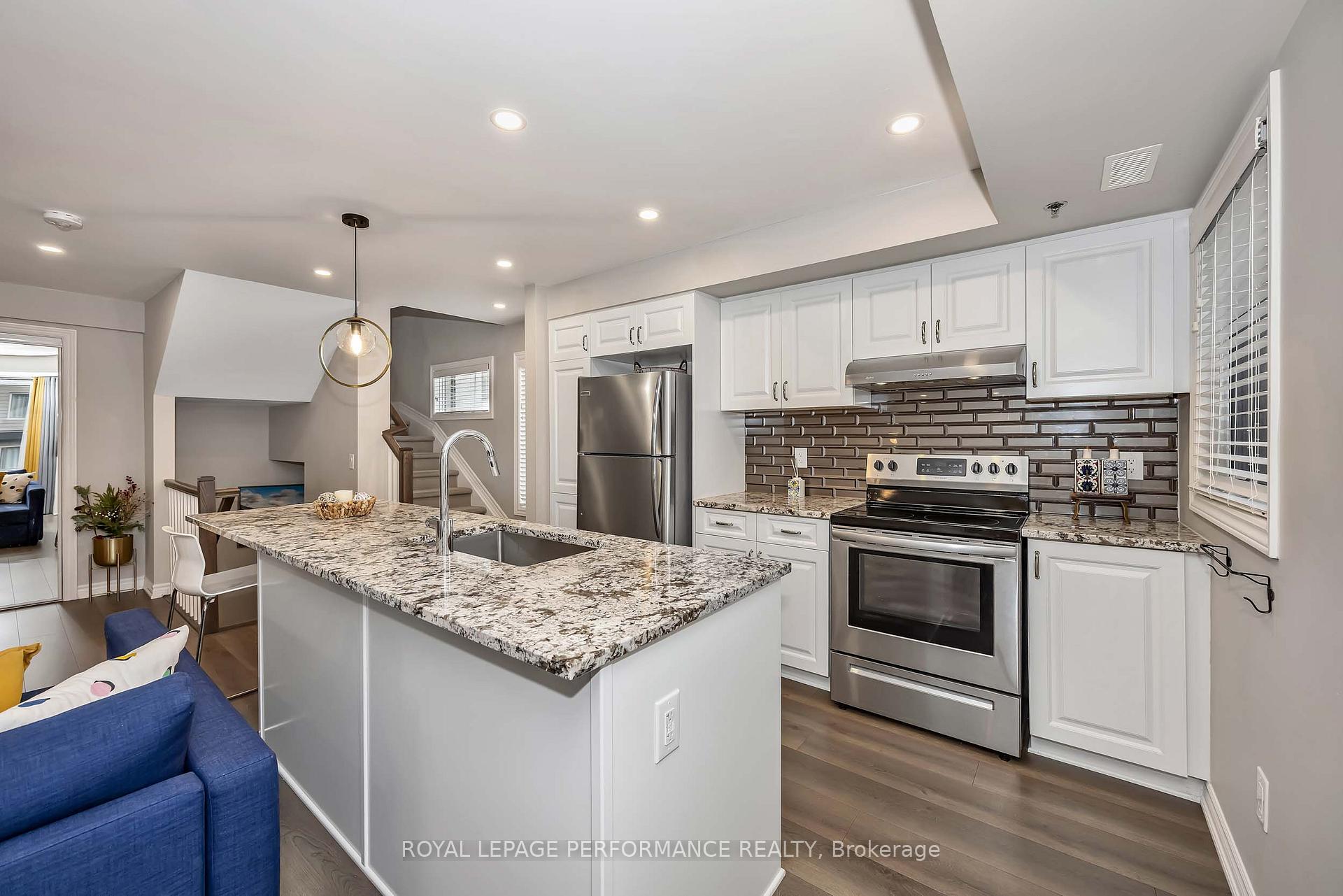 Photo 9 of 547 Ozawa Private, Ottawa, CFB Rockcliffe and Area — HOMEH
