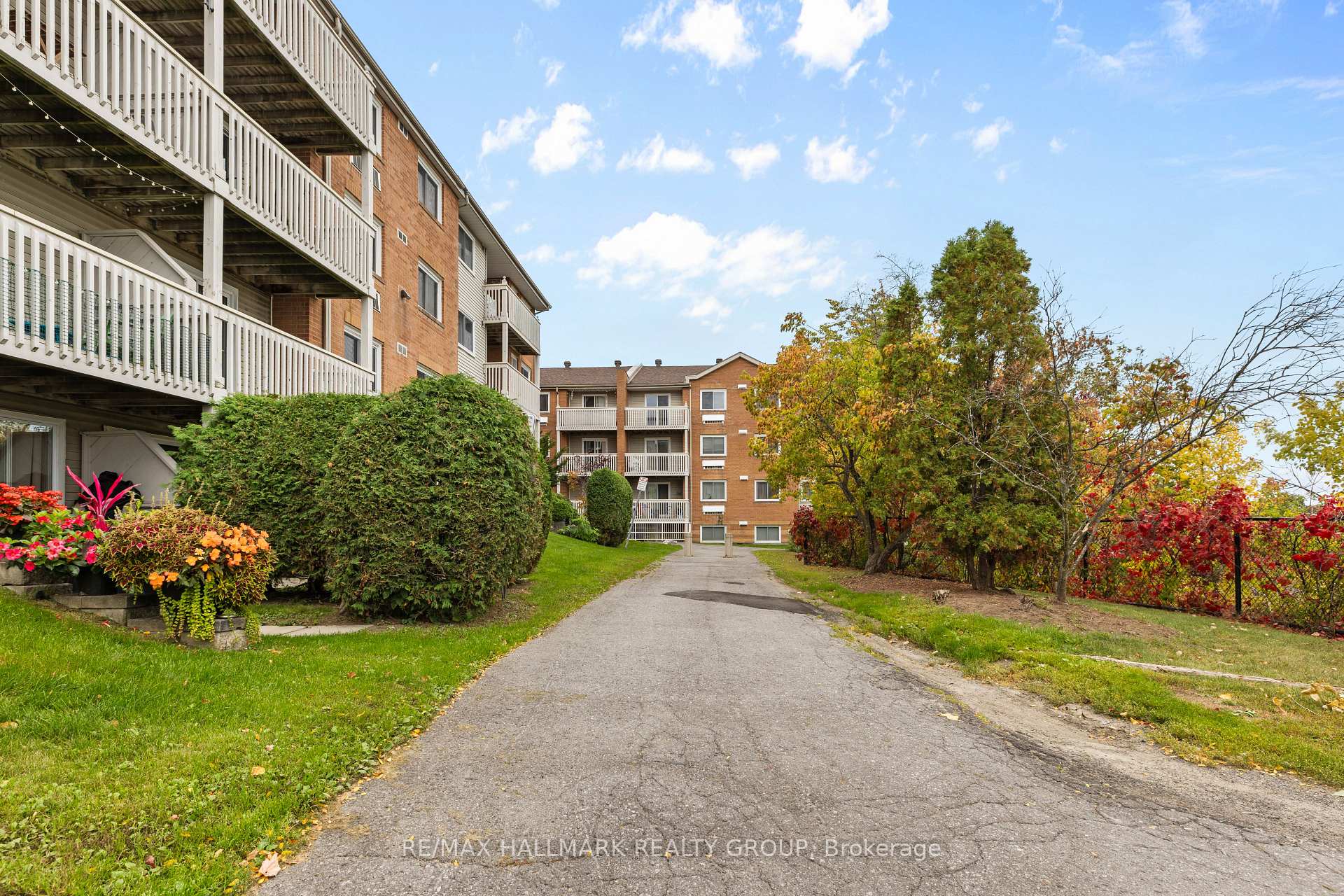 Photo 2 of Unit 306, 345 Centrum Boulevard, Ottawa, Bilberry Creek/Queenswood Heights — HOMEH