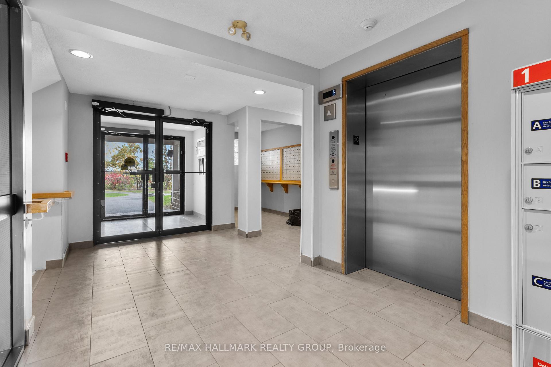 Photo 3 of Unit 306, 345 Centrum Boulevard, Ottawa, Bilberry Creek/Queenswood Heights — HOMEH