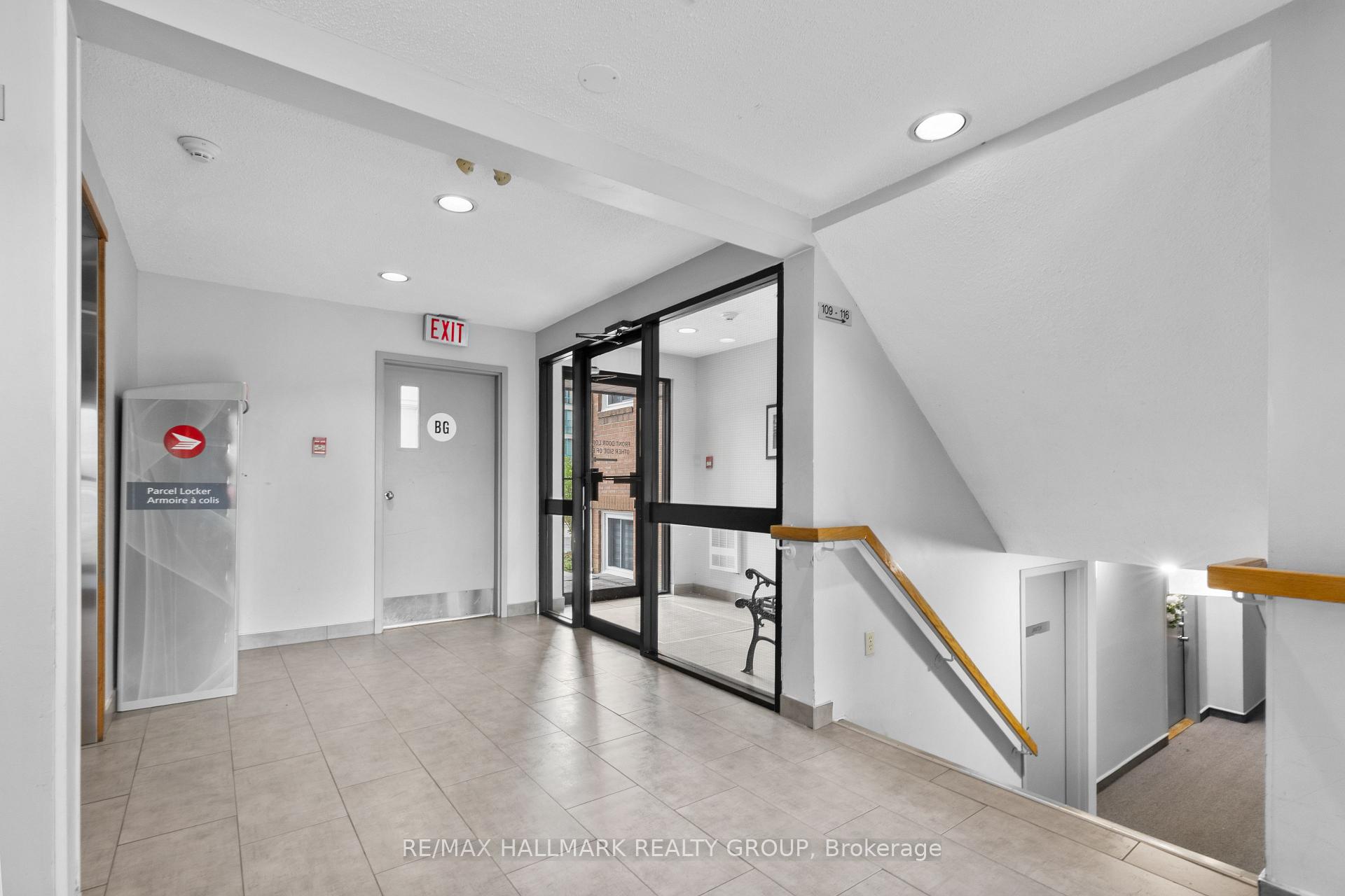 Photo 4 of Unit 306, 345 Centrum Boulevard, Ottawa, Bilberry Creek/Queenswood Heights — HOMEH
