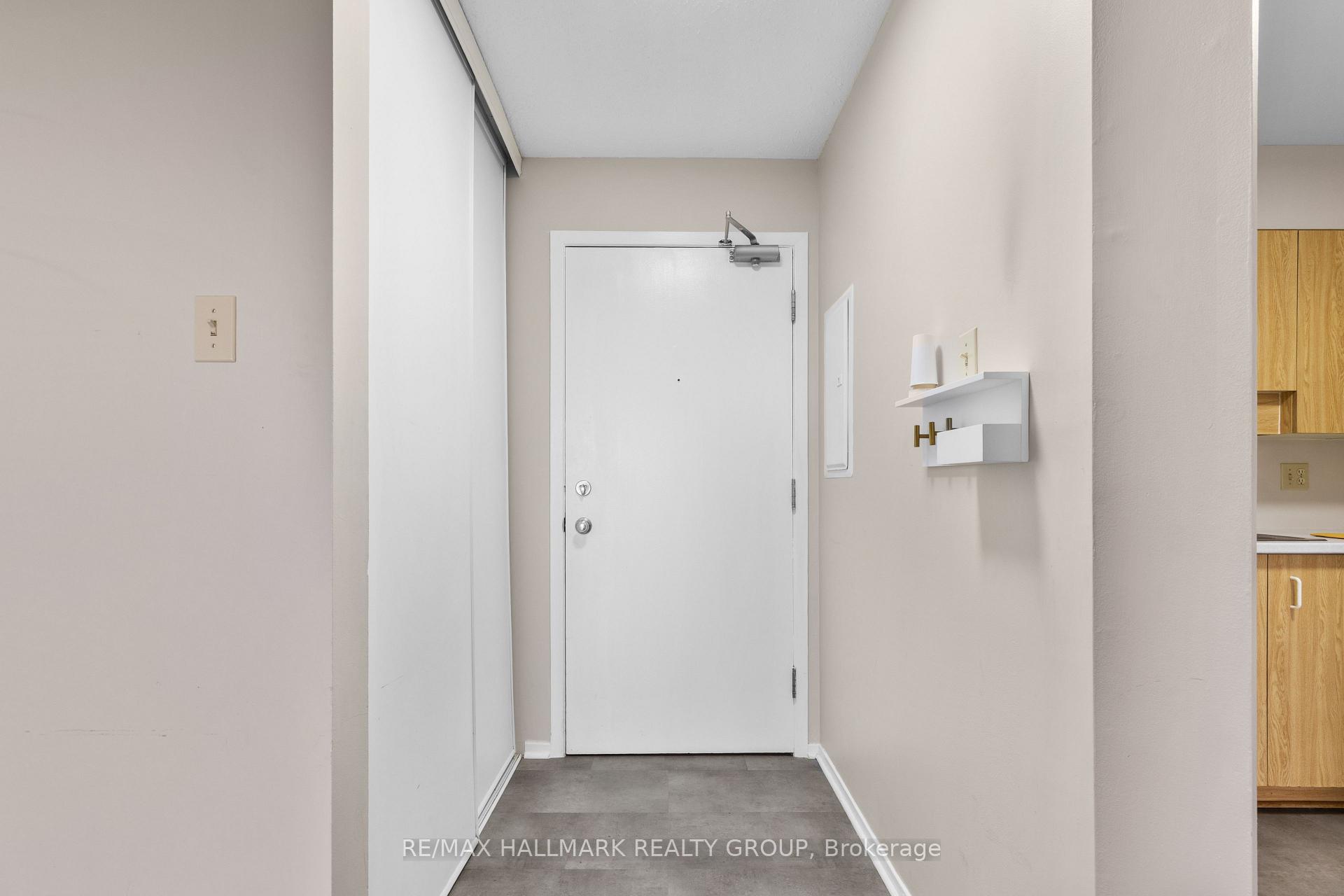 Photo 5 of Unit 306, 345 Centrum Boulevard, Ottawa, Bilberry Creek/Queenswood Heights — HOMEH