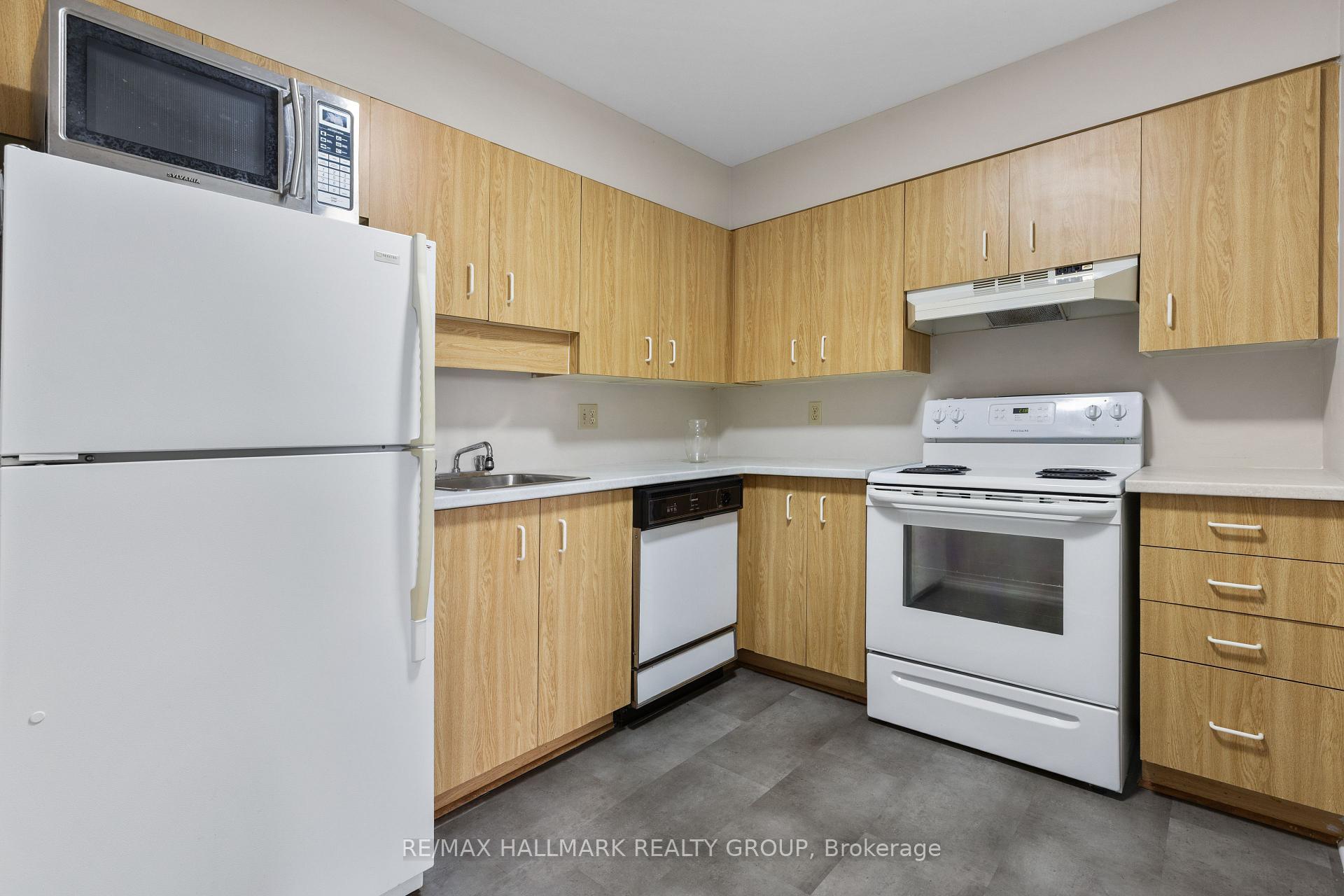 Photo 8 of Unit 306, 345 Centrum Boulevard, Ottawa, Bilberry Creek/Queenswood Heights — HOMEH