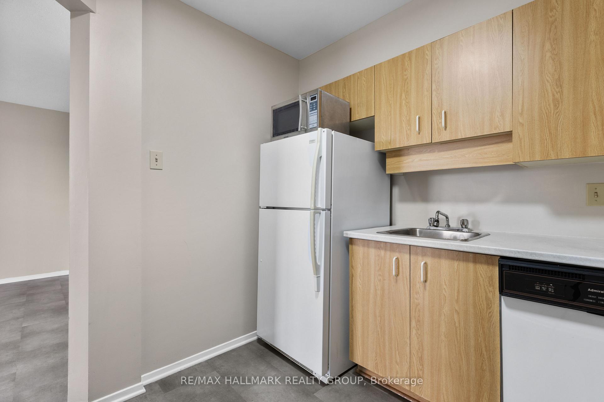 Photo 9 of Unit 306, 345 Centrum Boulevard, Ottawa, Bilberry Creek/Queenswood Heights — HOMEH