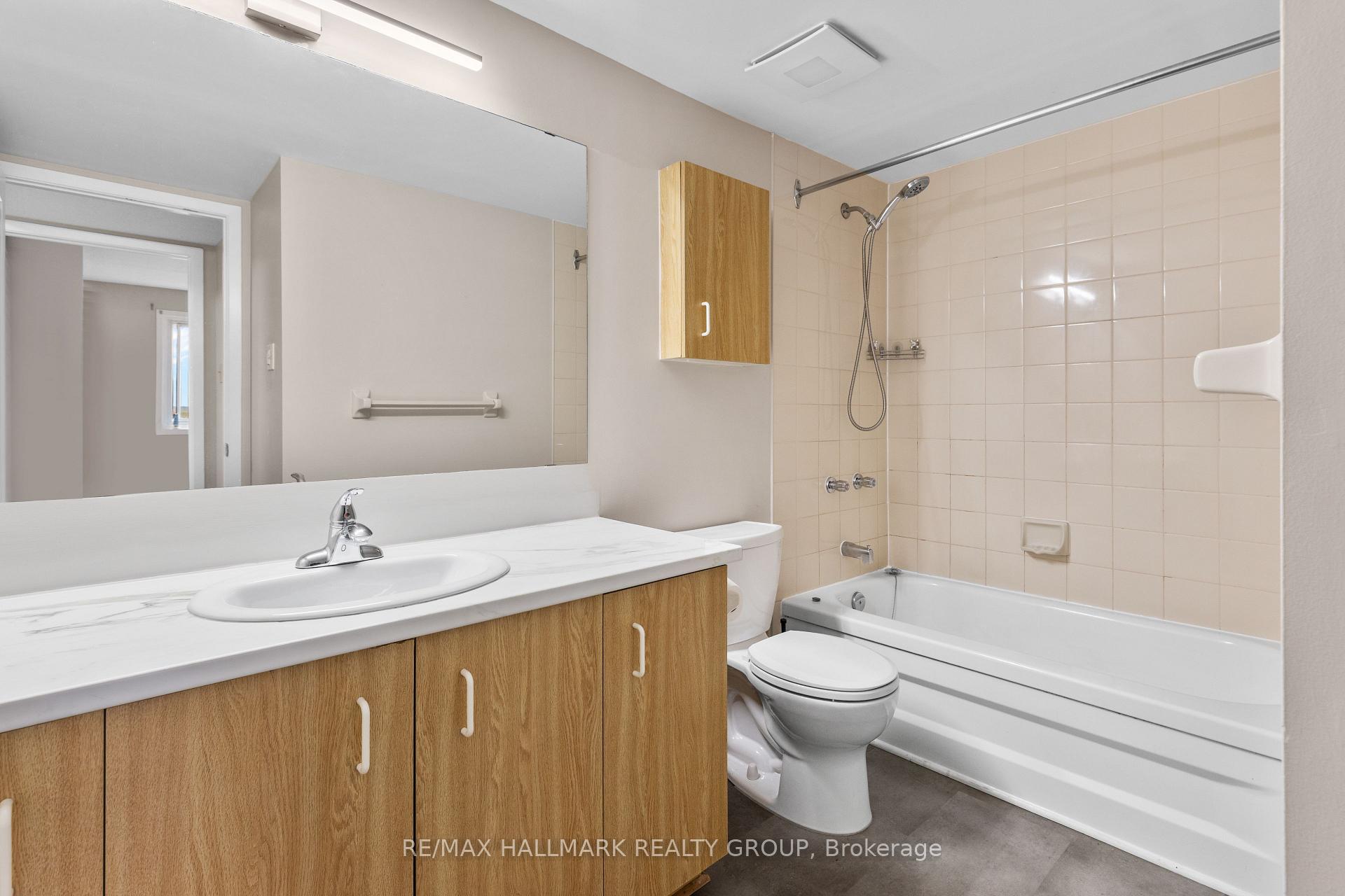 Photo 11 of Unit 306, 345 Centrum Boulevard, Ottawa, Bilberry Creek/Queenswood Heights — HOMEH