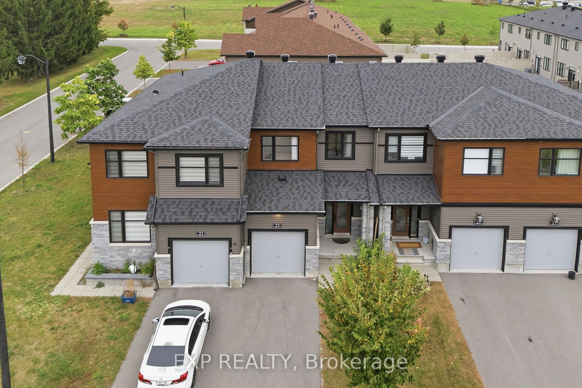 Photo 3 of 23 Finglas Court, Ottawa, Barrhaven - Half Moon Bay — HOMEH