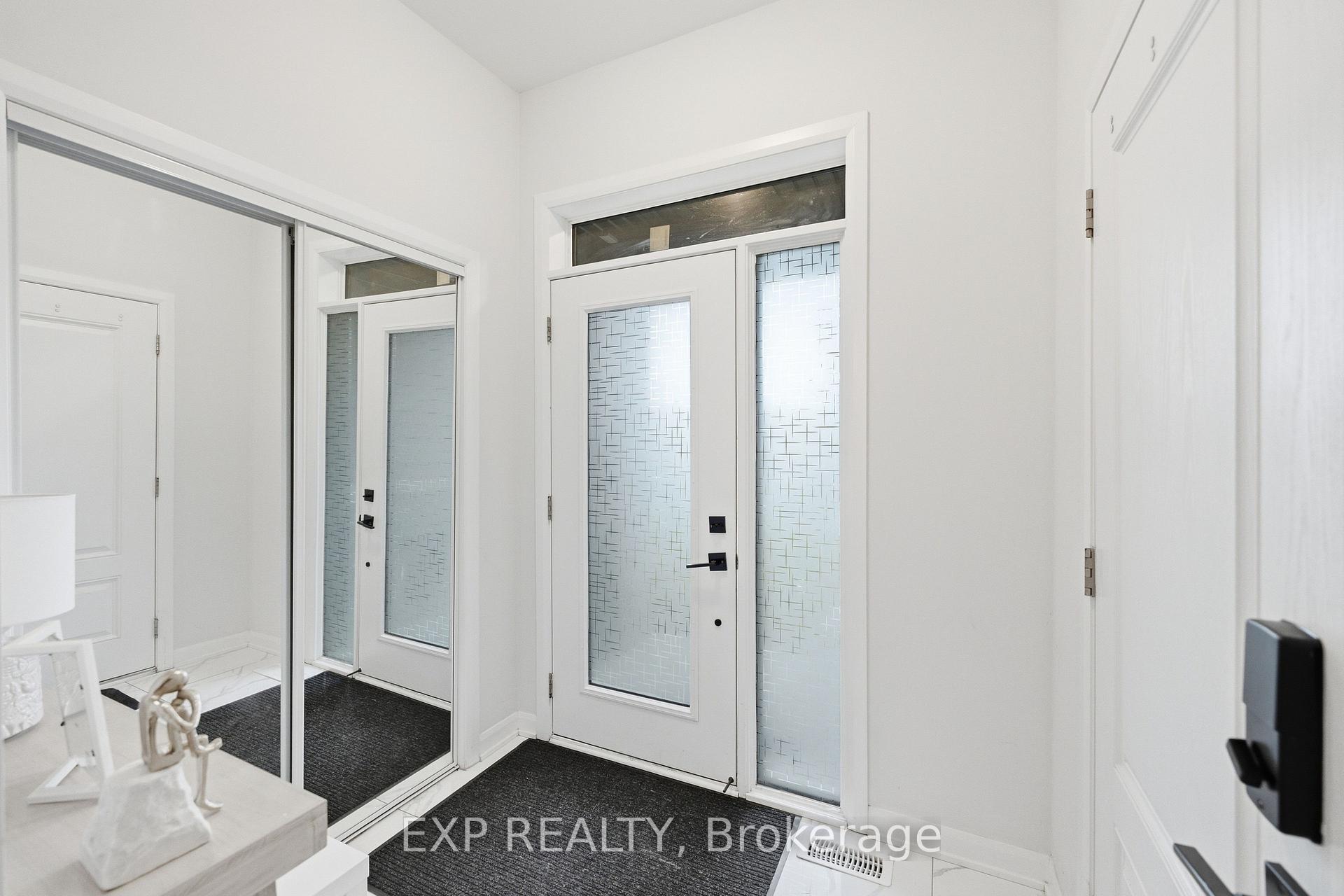 Photo 4 of 23 Finglas Court, Ottawa, Barrhaven - Half Moon Bay — HOMEH