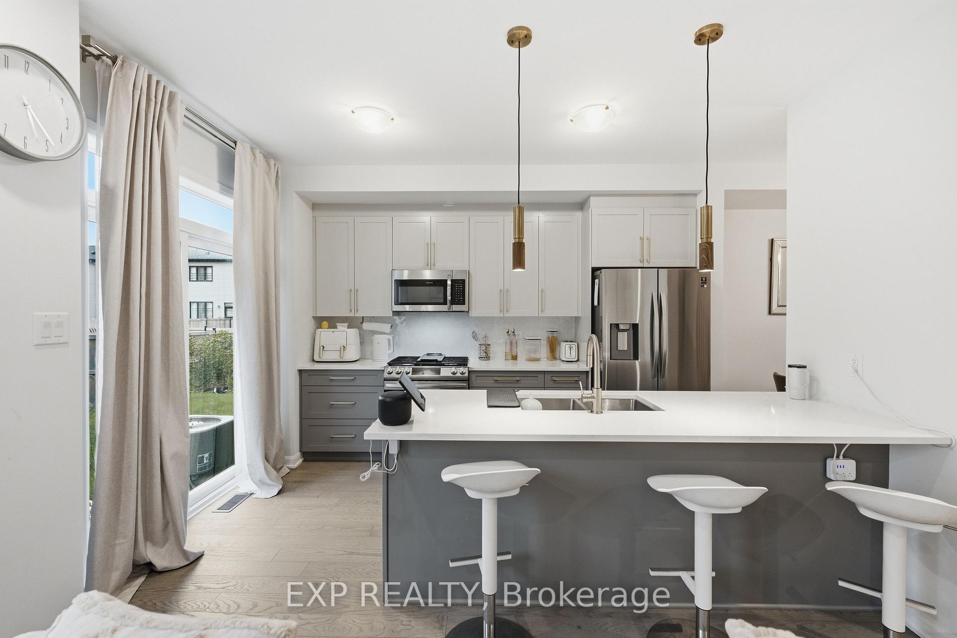 Photo 12 of 23 Finglas Court, Ottawa, Barrhaven - Half Moon Bay — HOMEH