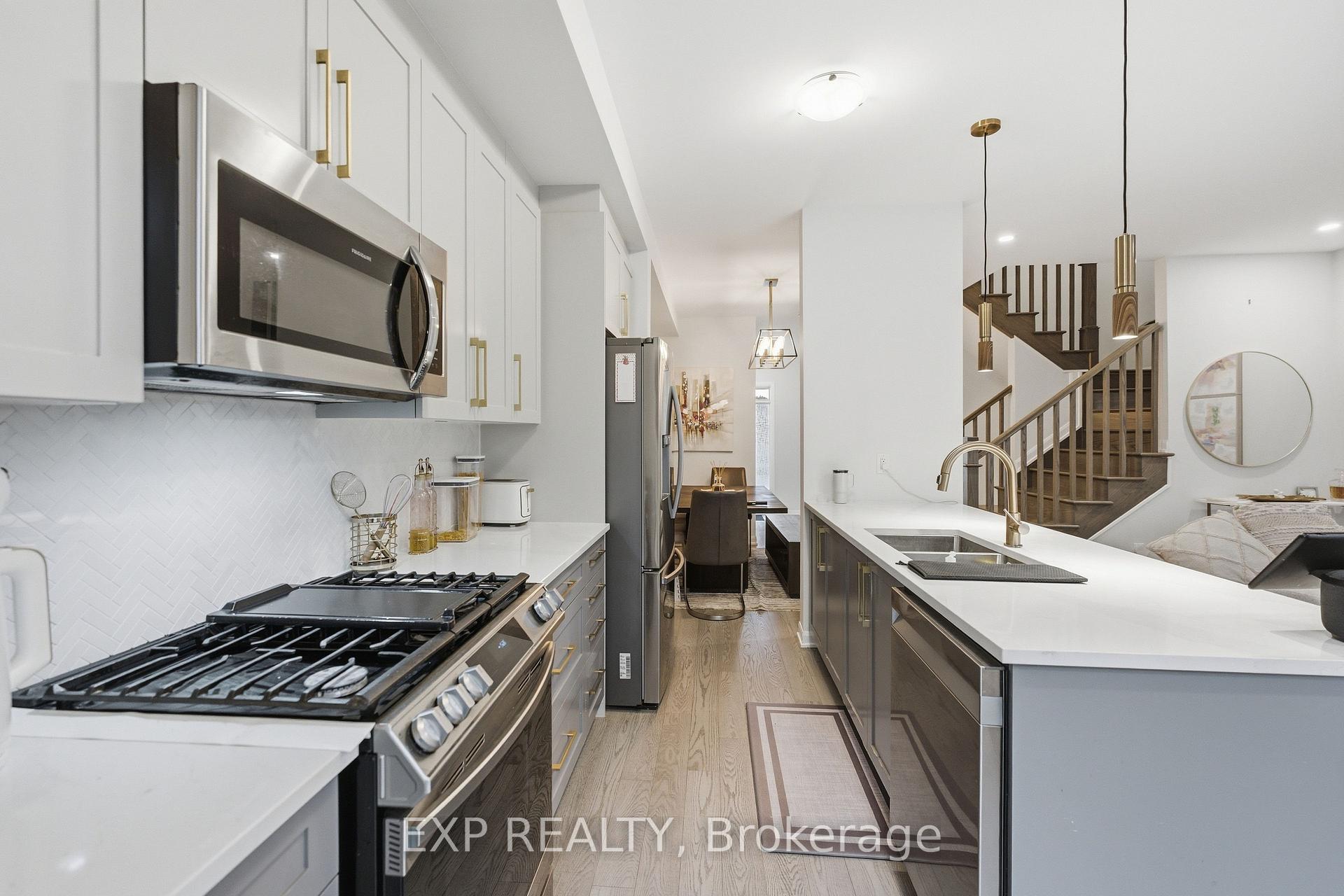 Photo 13 of 23 Finglas Court, Ottawa, Barrhaven - Half Moon Bay — HOMEH
