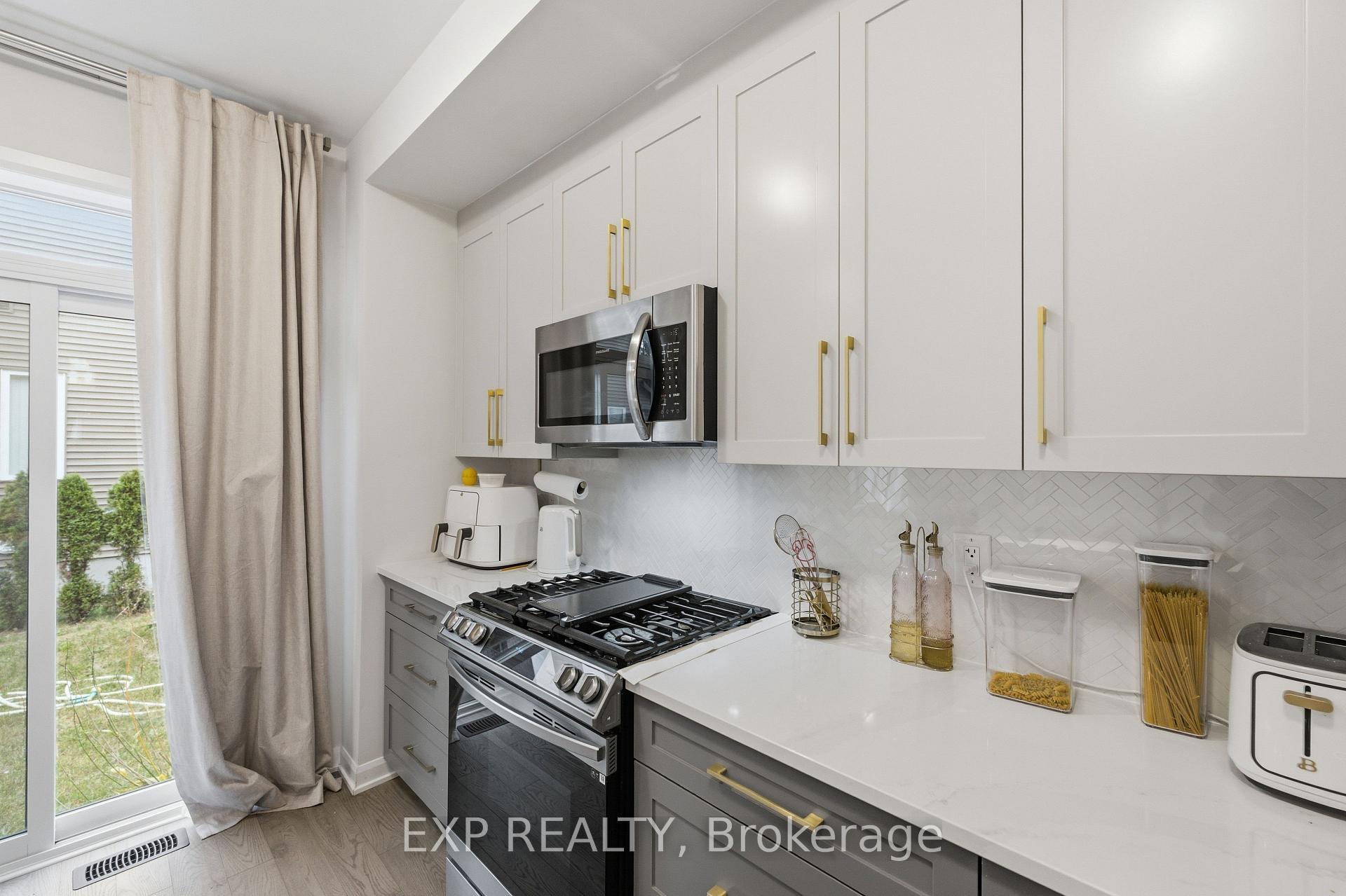 Photo 14 of 23 Finglas Court, Ottawa, Barrhaven - Half Moon Bay — HOMEH