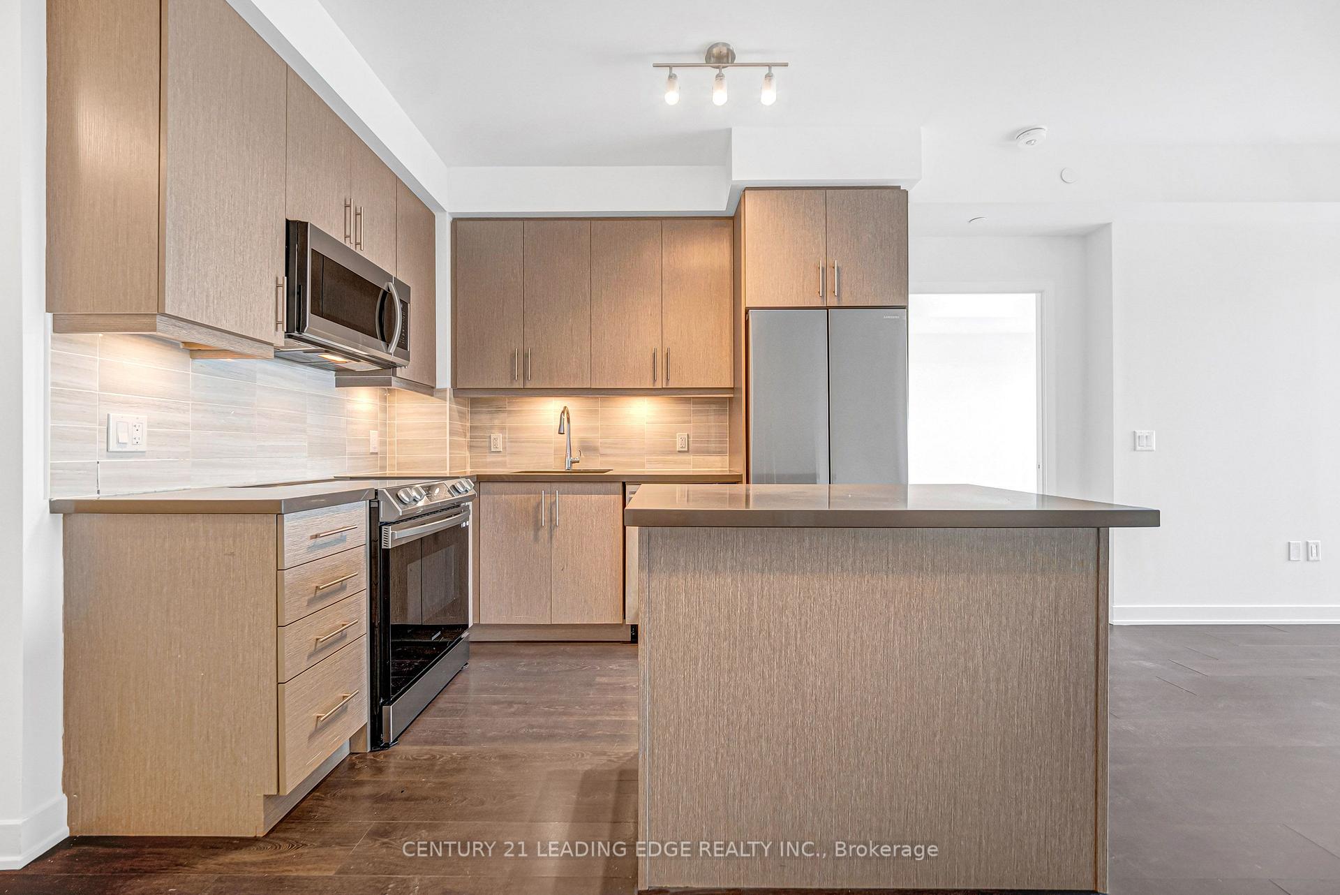 Photo 6 of Unit 707, 95 Oneida Crescent, Richmond Hill, Langstaff — HOMEH