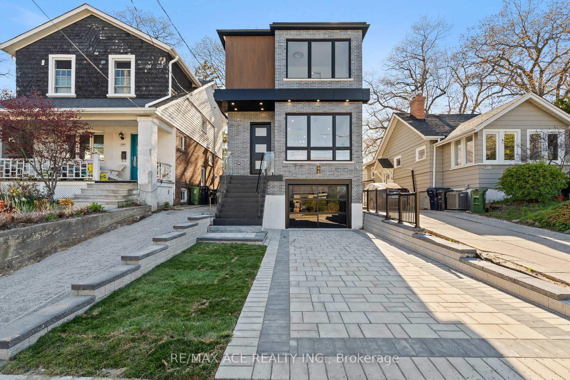 Photo 3 of 122 Warden Avenue, Scarborough, Birchcliffe-Cliffside — HOMEH