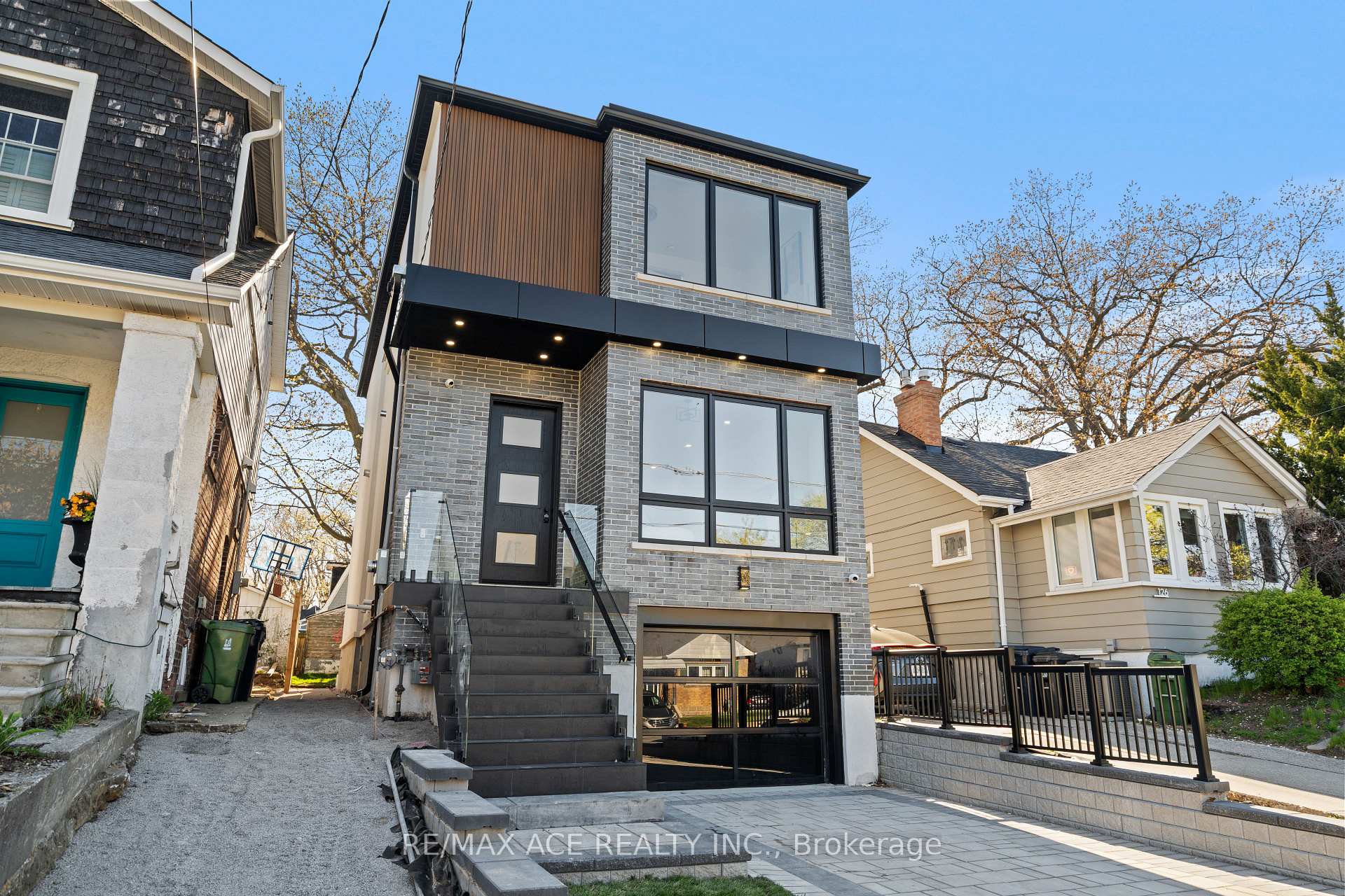 Photo 4 of 122 Warden Avenue, Scarborough, Birchcliffe-Cliffside — HOMEH
