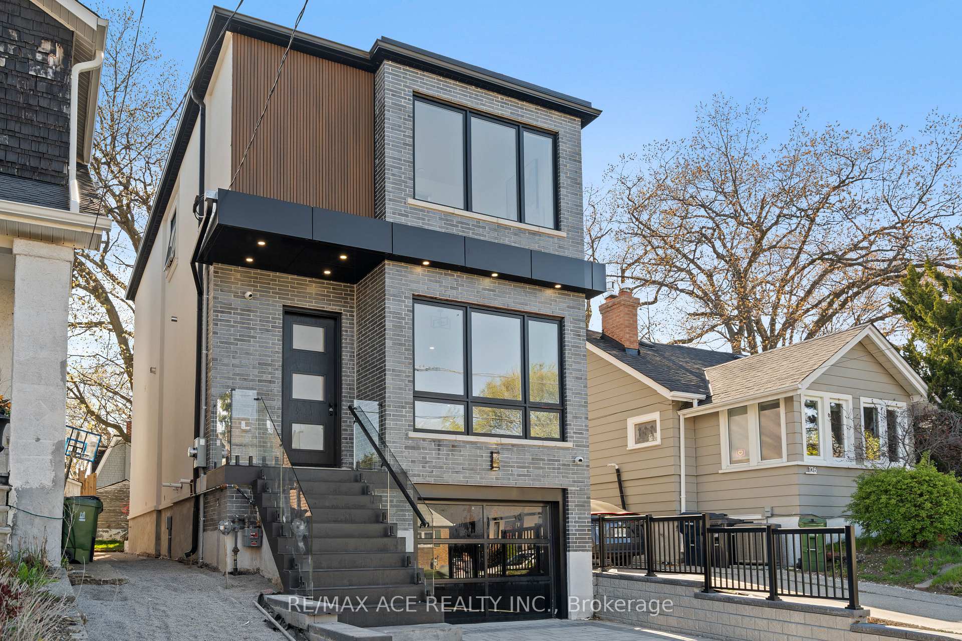 Photo 5 of 122 Warden Avenue, Scarborough, Birchcliffe-Cliffside — HOMEH