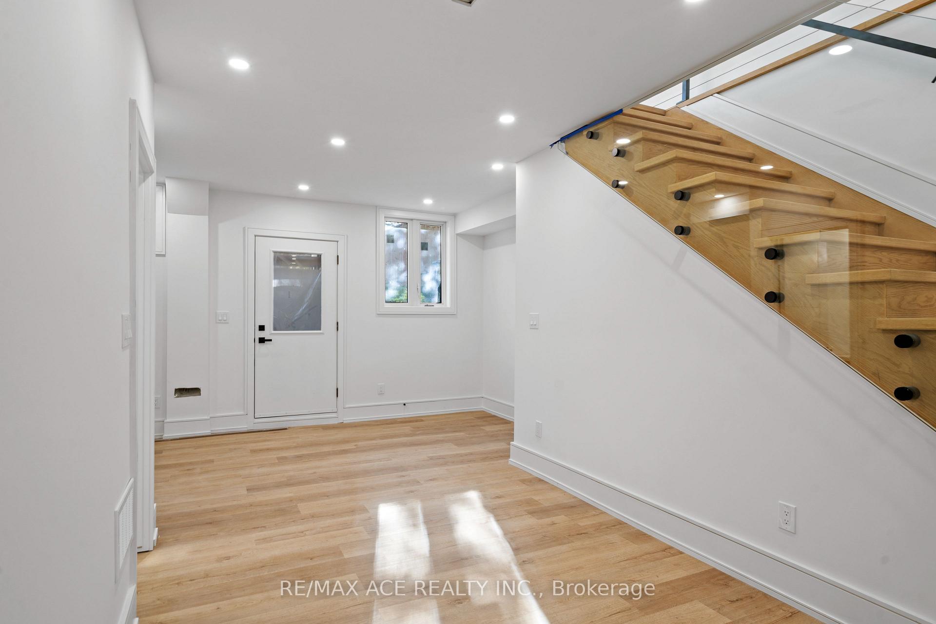 Photo 28 of 122 Warden Avenue, Scarborough, Birchcliffe-Cliffside — HOMEH