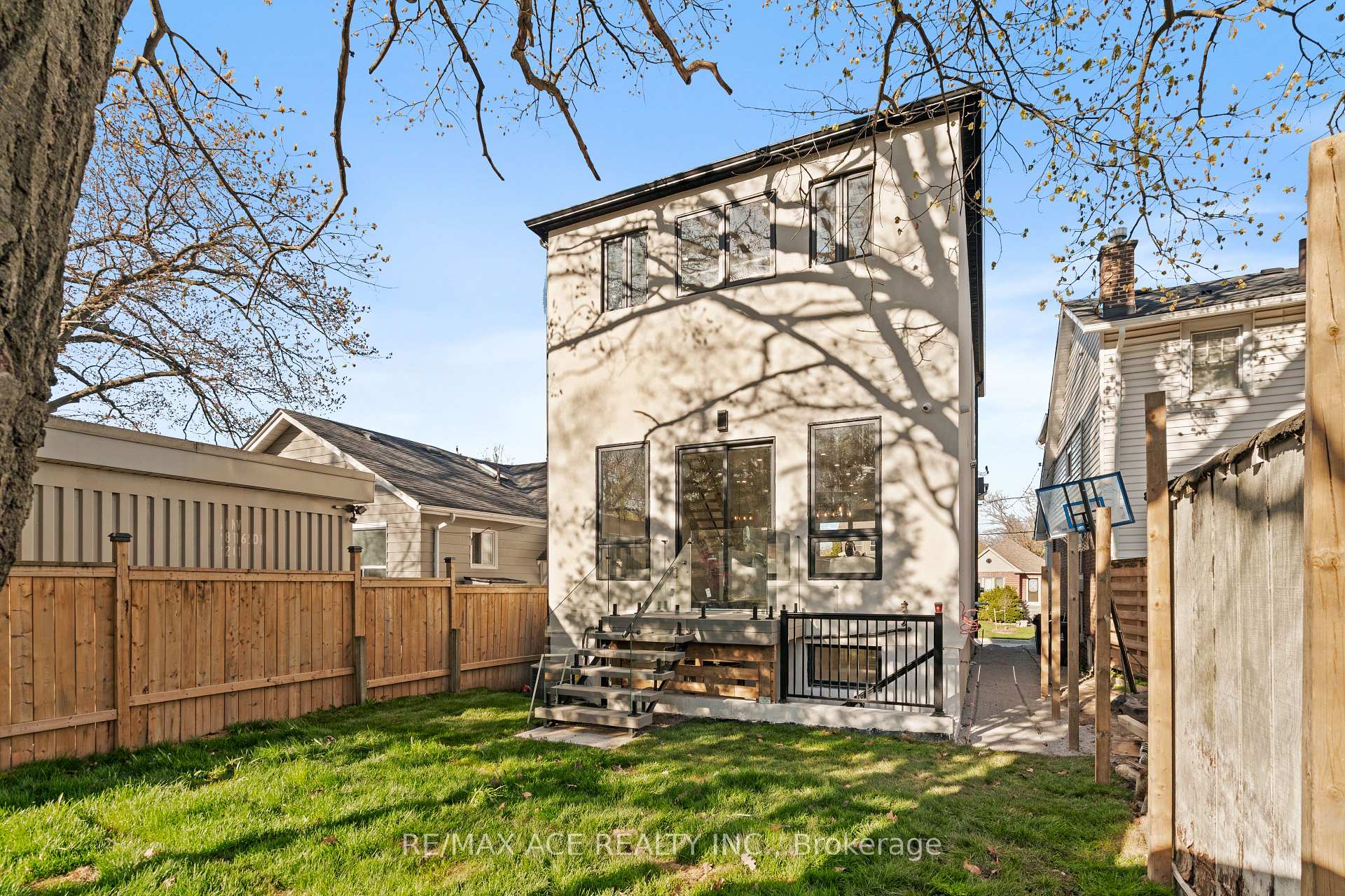 Photo 31 of 122 Warden Avenue, Scarborough, Birchcliffe-Cliffside — HOMEH