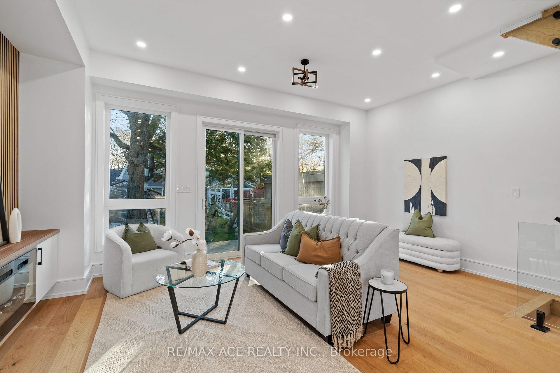 Photo 34 of 122 Warden Avenue, Scarborough, Birchcliffe-Cliffside — HOMEH