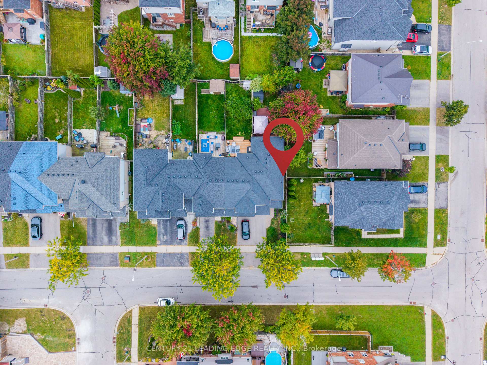 Photo 3 of 10 Dodds Square, Clarington, Bowmanville — HOMEH