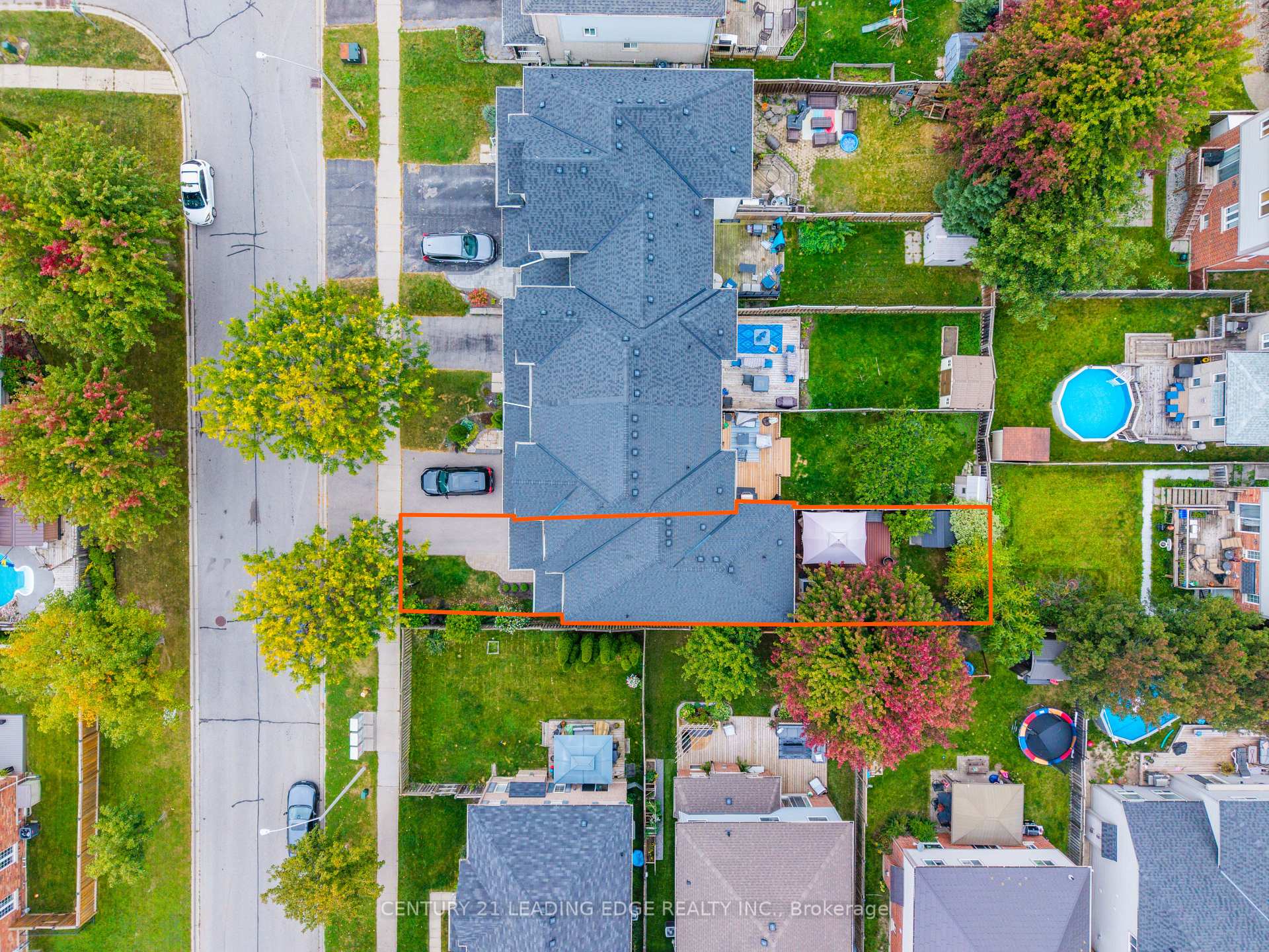 Photo 4 of 10 Dodds Square, Clarington, Bowmanville — HOMEH