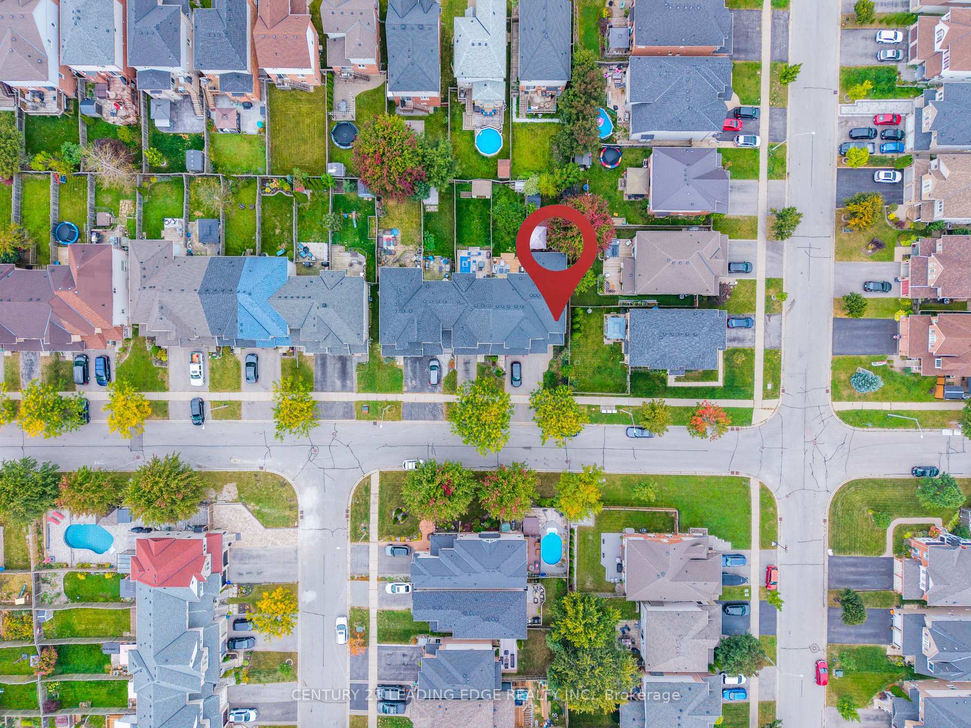 Photo 5 of 10 Dodds Square, Clarington, Bowmanville — HOMEH