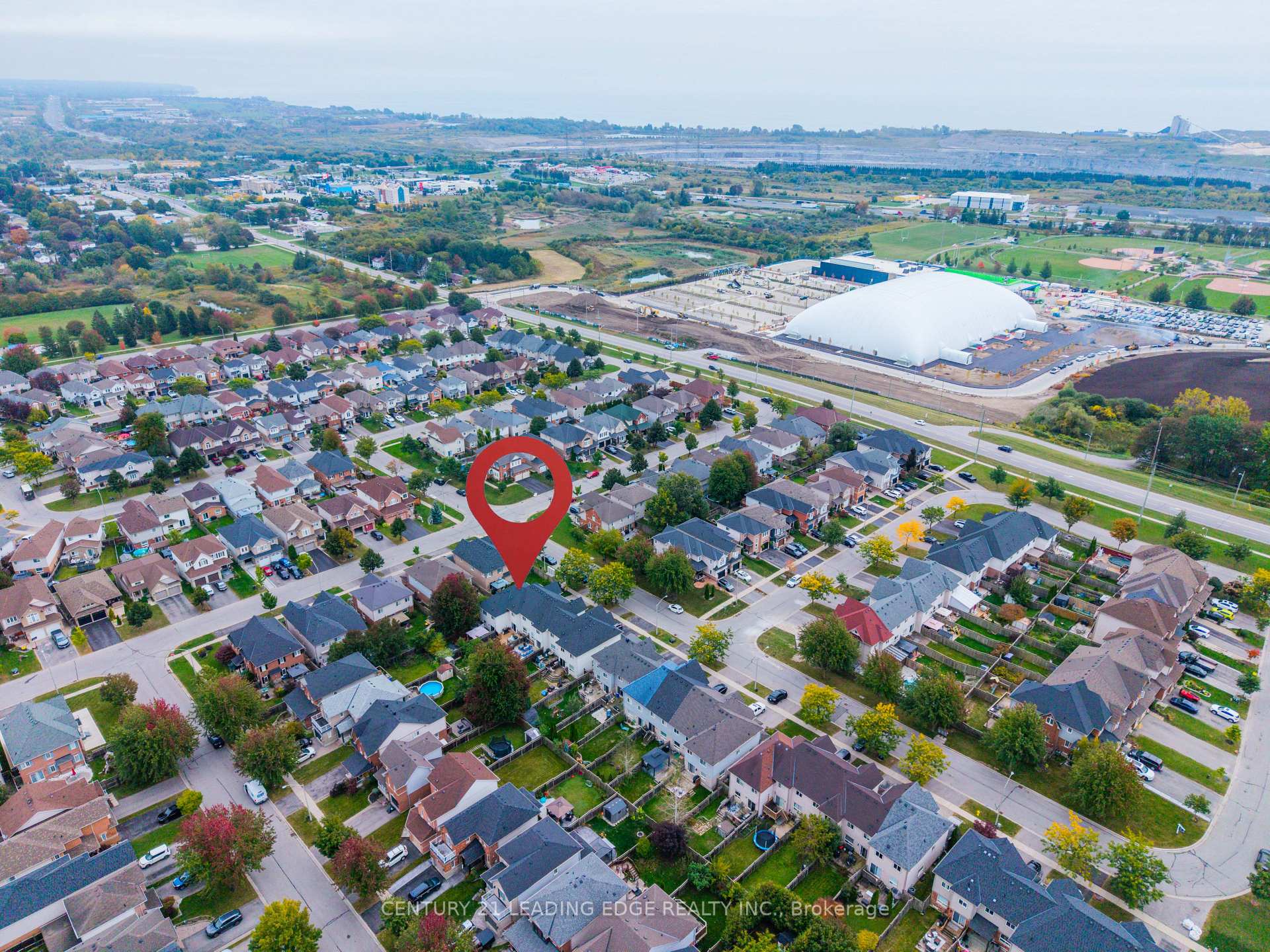 Photo 7 of 10 Dodds Square, Clarington, Bowmanville — HOMEH
