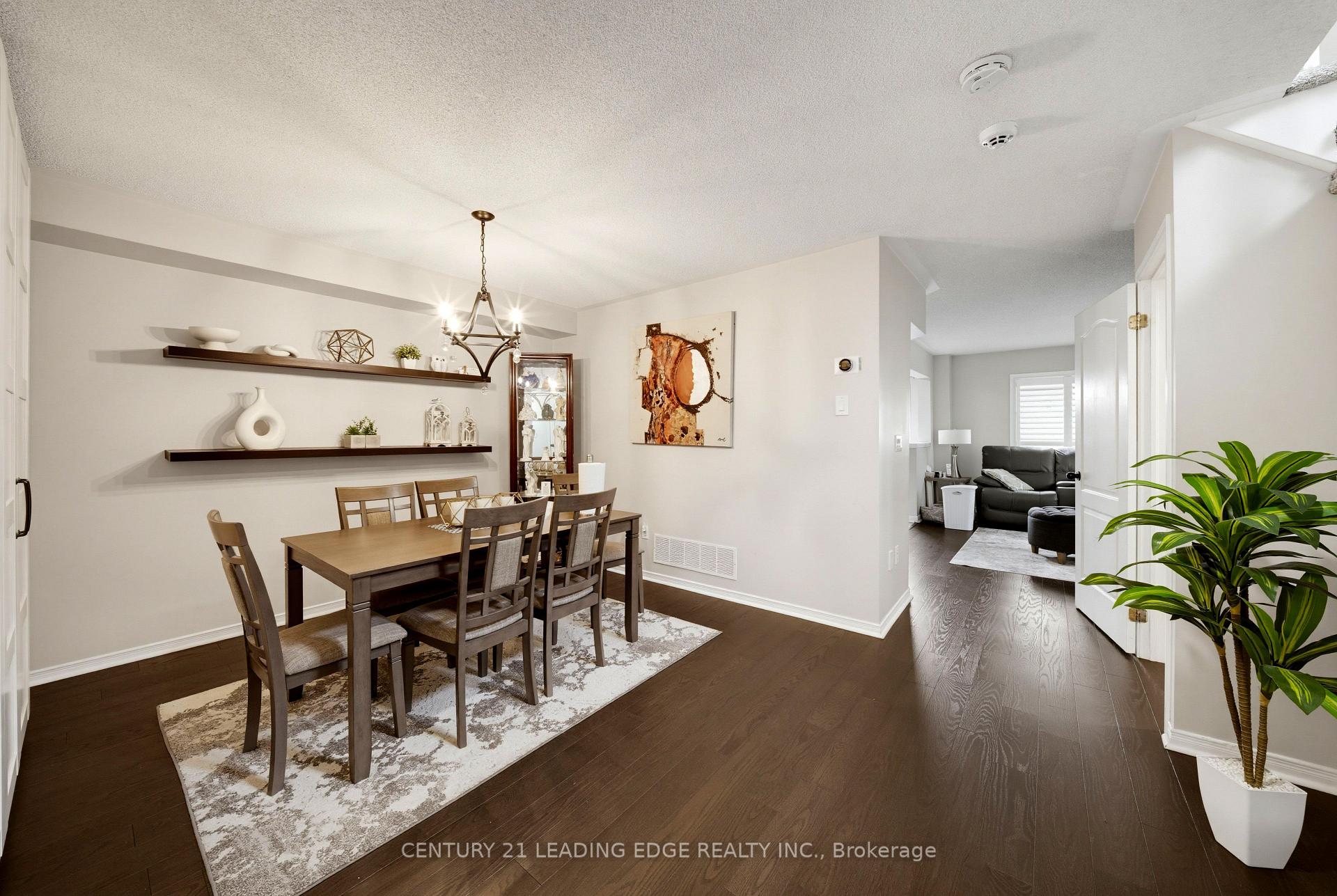 Photo 13 of 10 Dodds Square, Clarington, Bowmanville — HOMEH