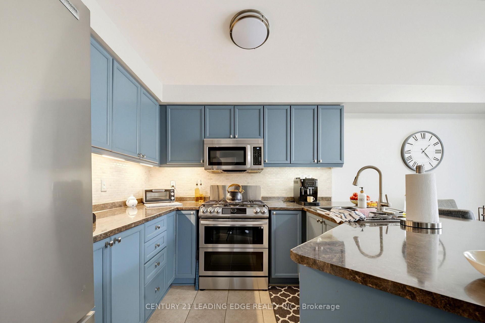 Photo 14 of 10 Dodds Square, Clarington, Bowmanville — HOMEH