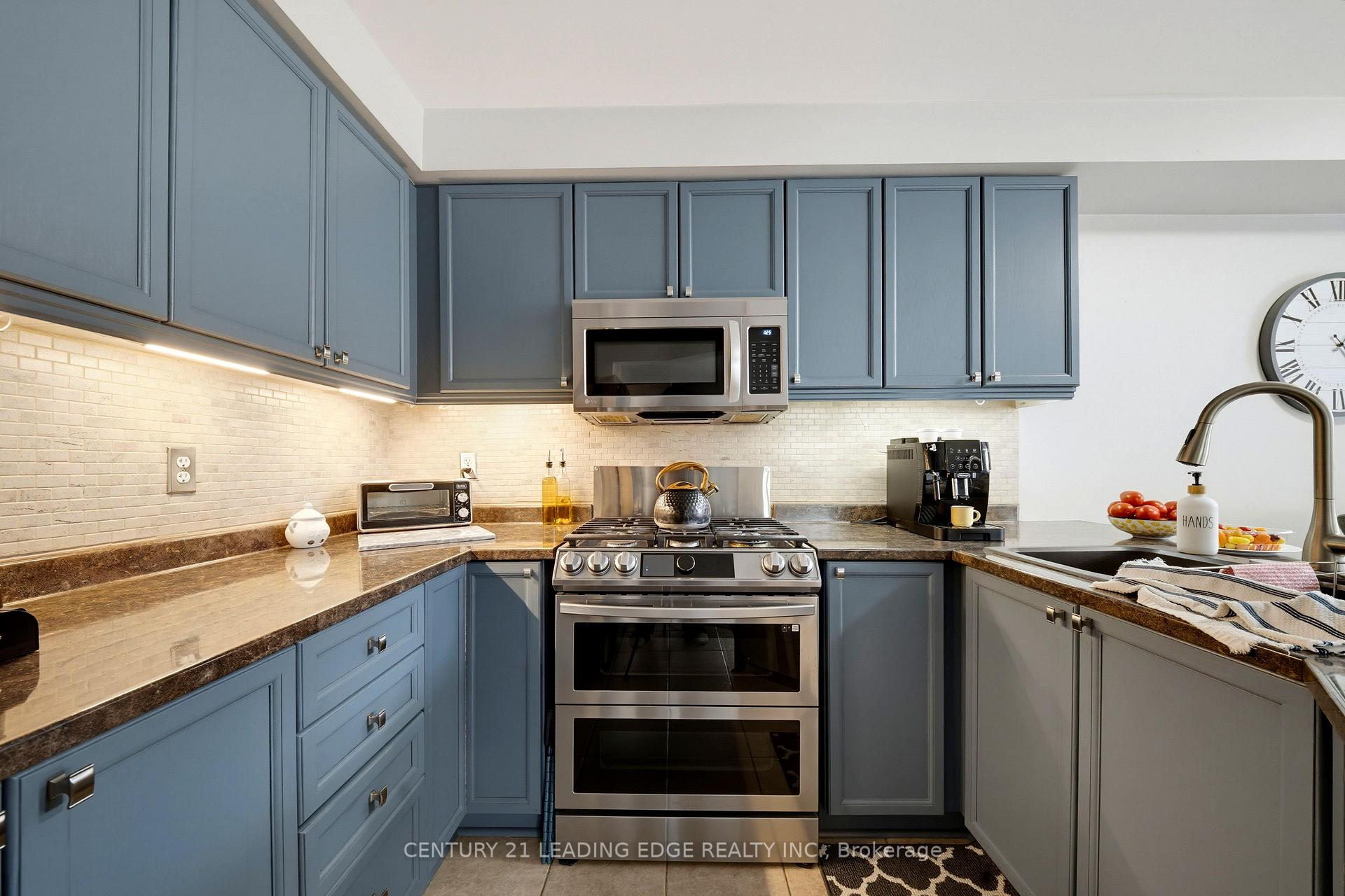Photo 16 of 10 Dodds Square, Clarington, Bowmanville — HOMEH