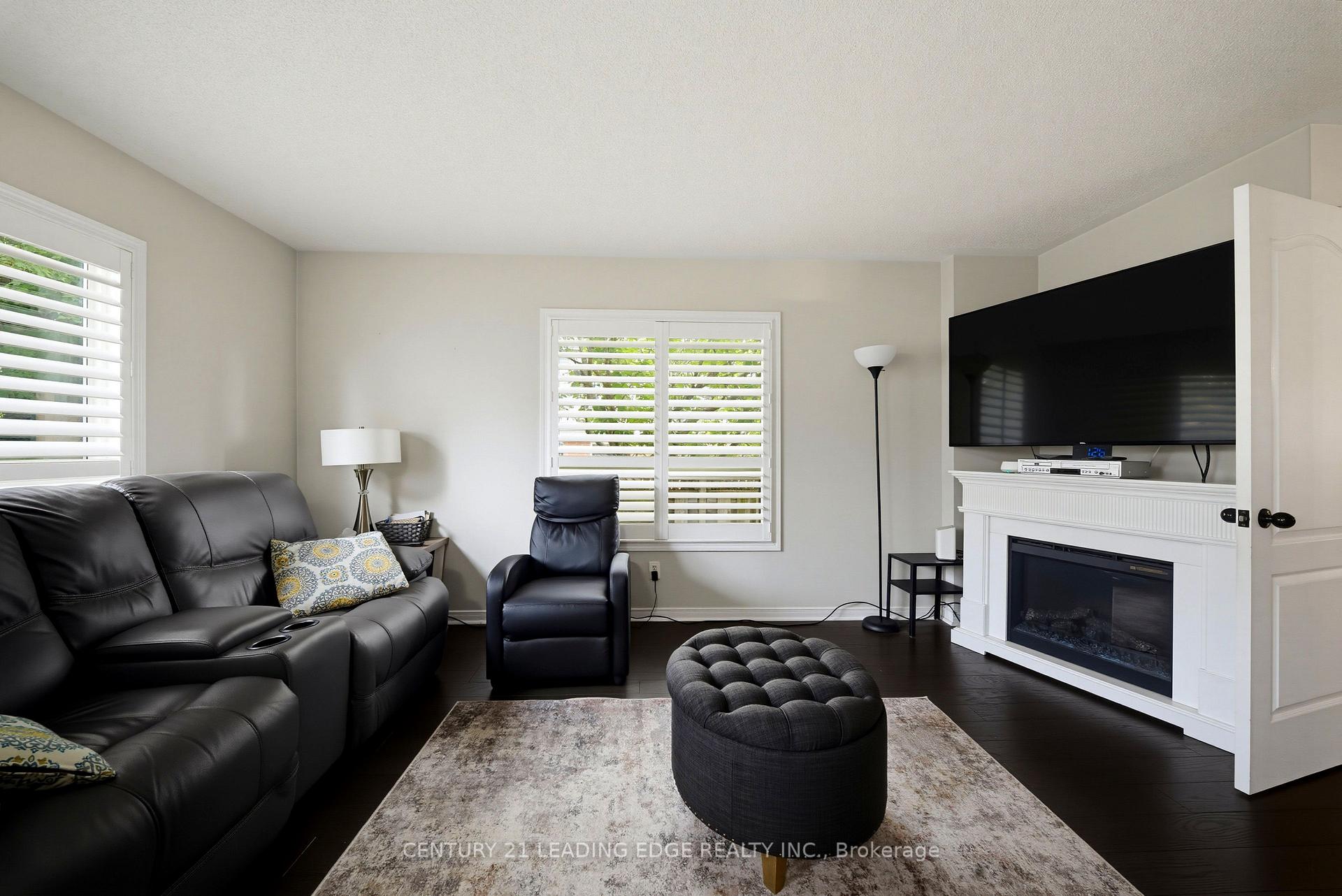 Photo 24 of 10 Dodds Square, Clarington, Bowmanville — HOMEH