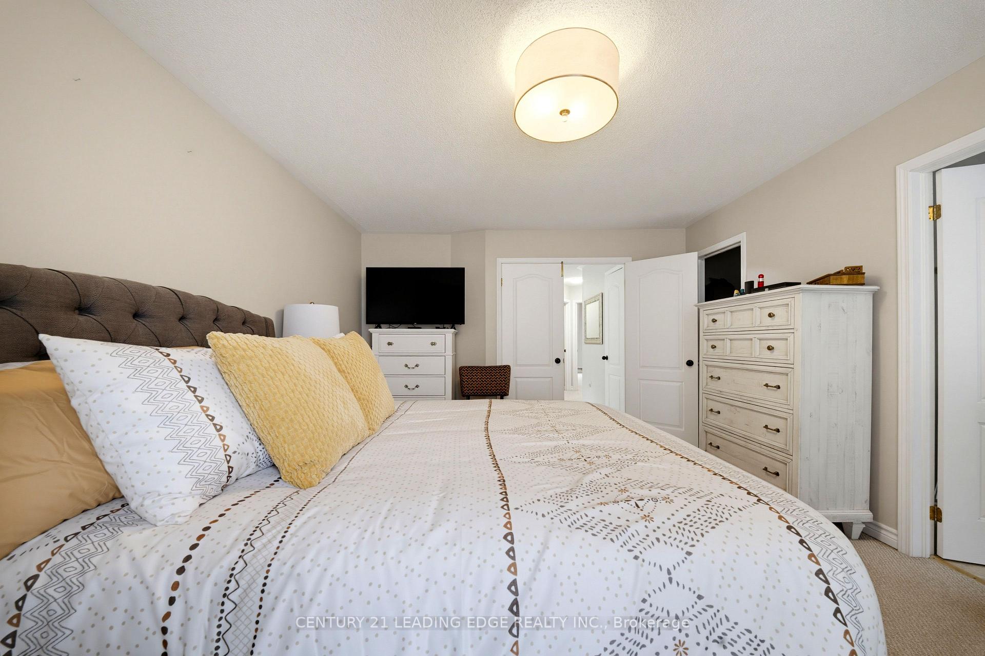 Photo 31 of 10 Dodds Square, Clarington, Bowmanville — HOMEH
