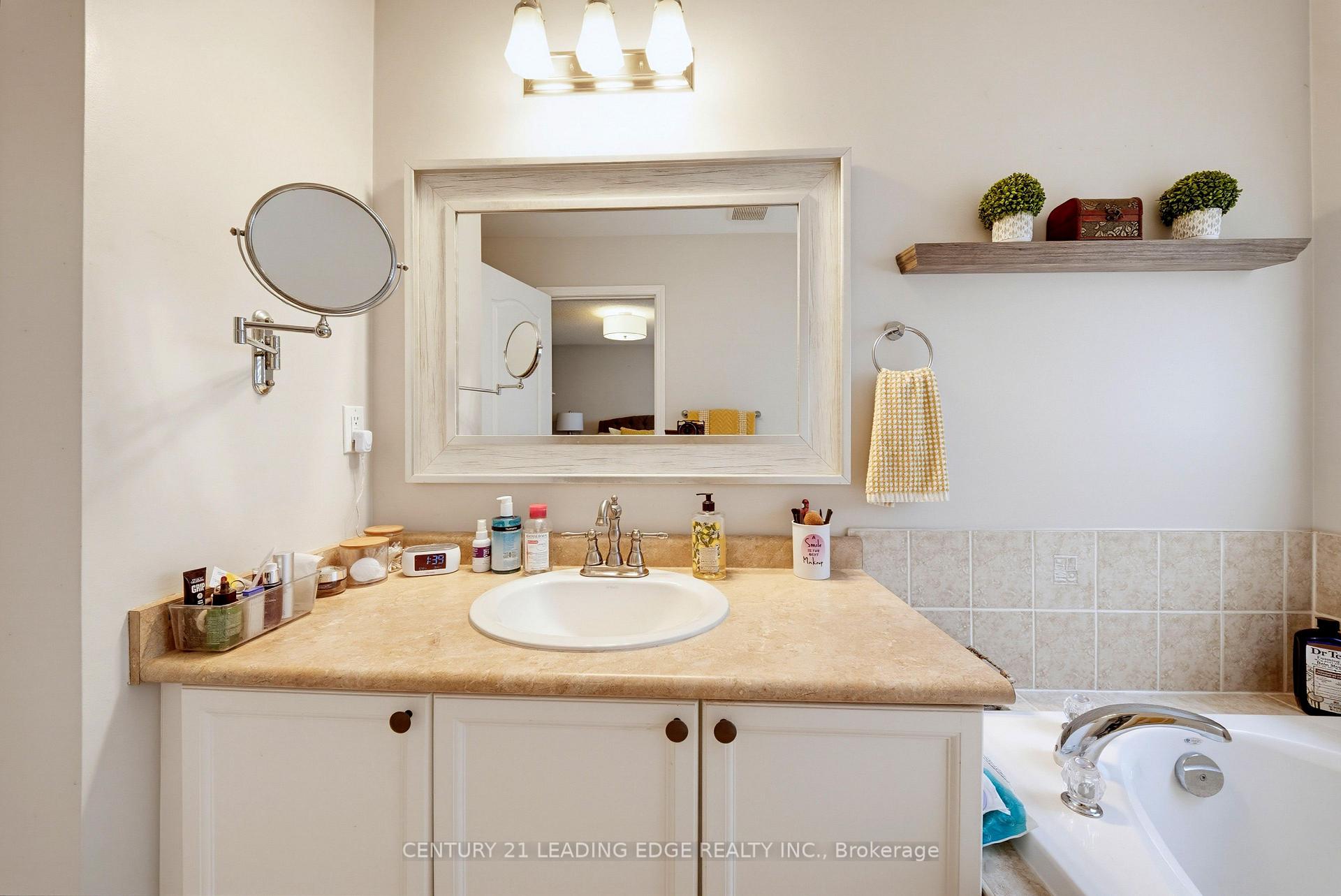 Photo 34 of 10 Dodds Square, Clarington, Bowmanville — HOMEH