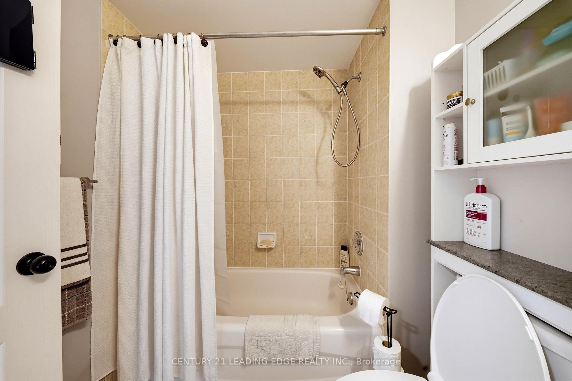 Photo 38 of 10 Dodds Square, Clarington, Bowmanville — HOMEH