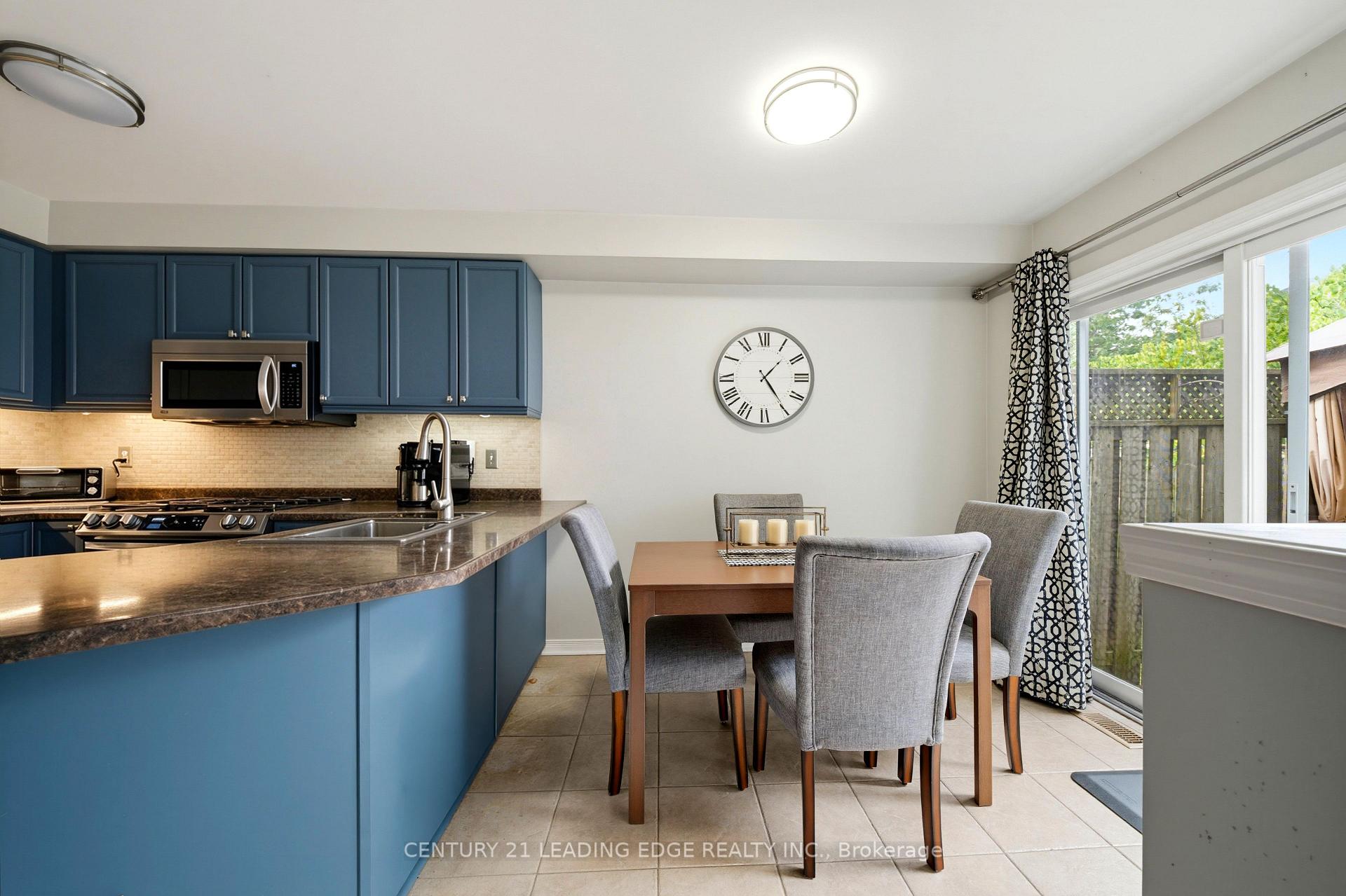 Photo 19 of 10 Dodds Square, Clarington, Bowmanville — HOMEH
