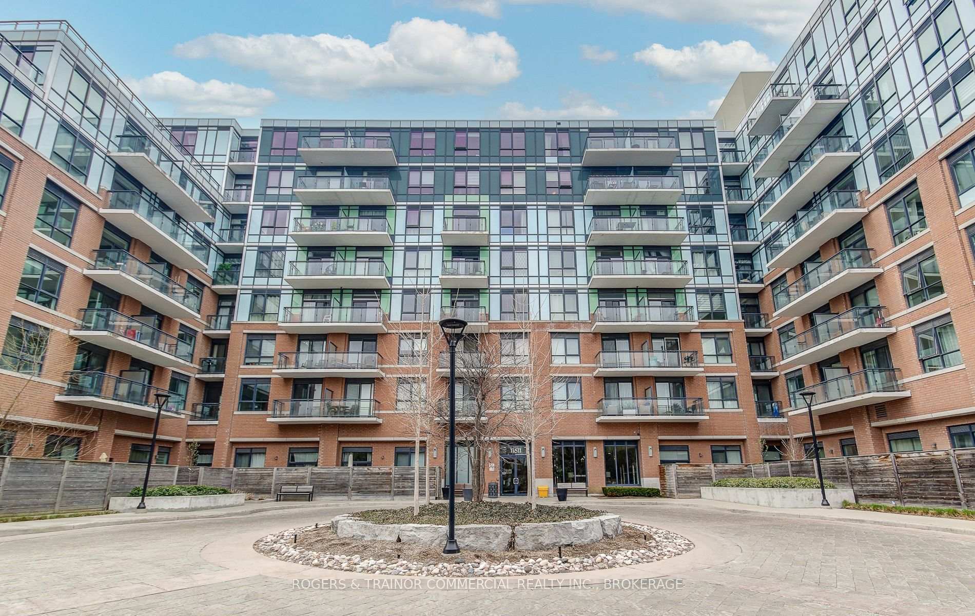 Photo 4 of Unit 109, 11611 Yonge Street, Richmond Hill, Jefferson — HOMEH