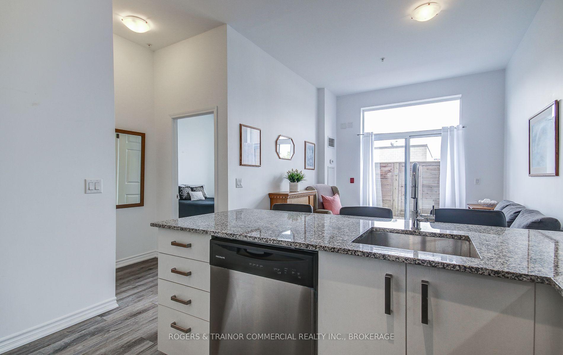 Photo 13 of Unit 109, 11611 Yonge Street, Richmond Hill, Jefferson — HOMEH