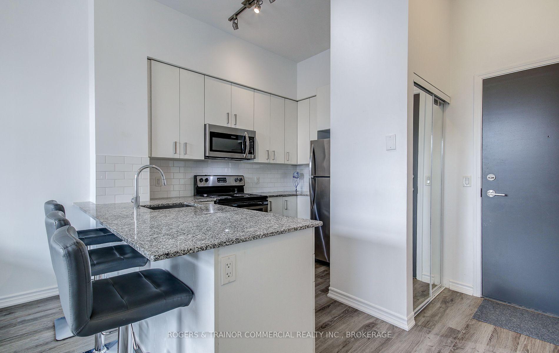 Photo 14 of Unit 109, 11611 Yonge Street, Richmond Hill, Jefferson — HOMEH
