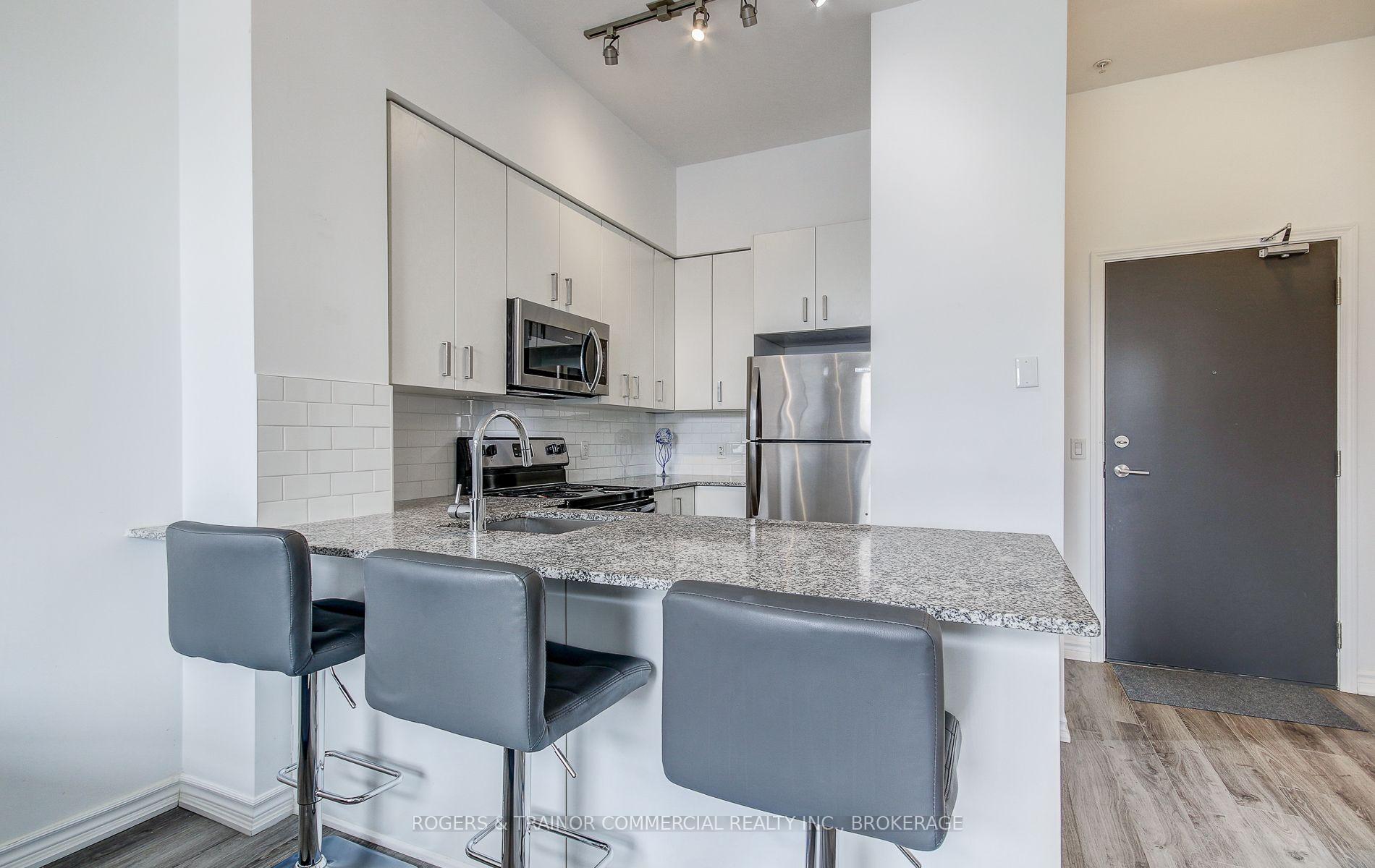 Photo 15 of Unit 109, 11611 Yonge Street, Richmond Hill, Jefferson — HOMEH