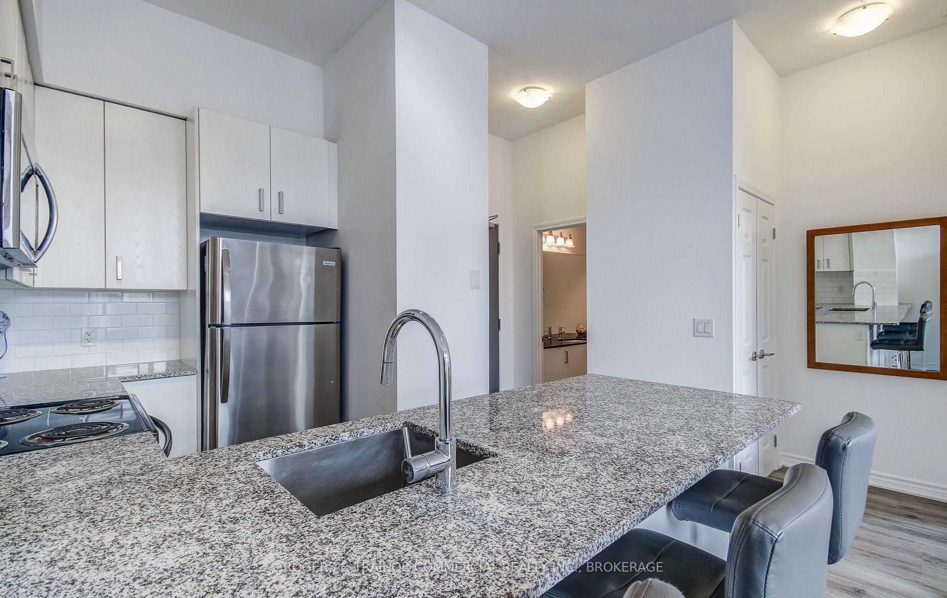 Photo 17 of Unit 109, 11611 Yonge Street, Richmond Hill, Jefferson — HOMEH