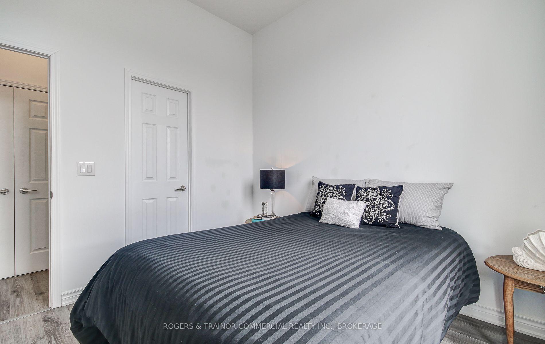 Photo 23 of Unit 109, 11611 Yonge Street, Richmond Hill, Jefferson — HOMEH