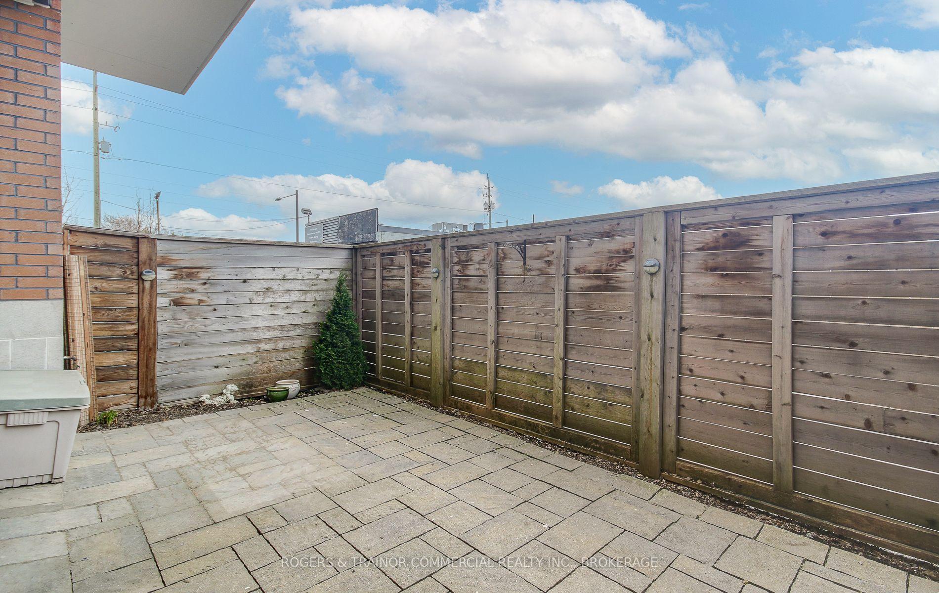 Photo 27 of Unit 109, 11611 Yonge Street, Richmond Hill, Jefferson — HOMEH
