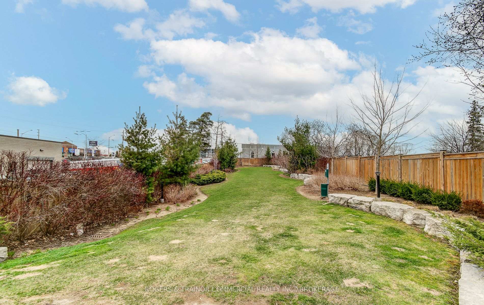 Photo 37 of Unit 109, 11611 Yonge Street, Richmond Hill, Jefferson — HOMEH