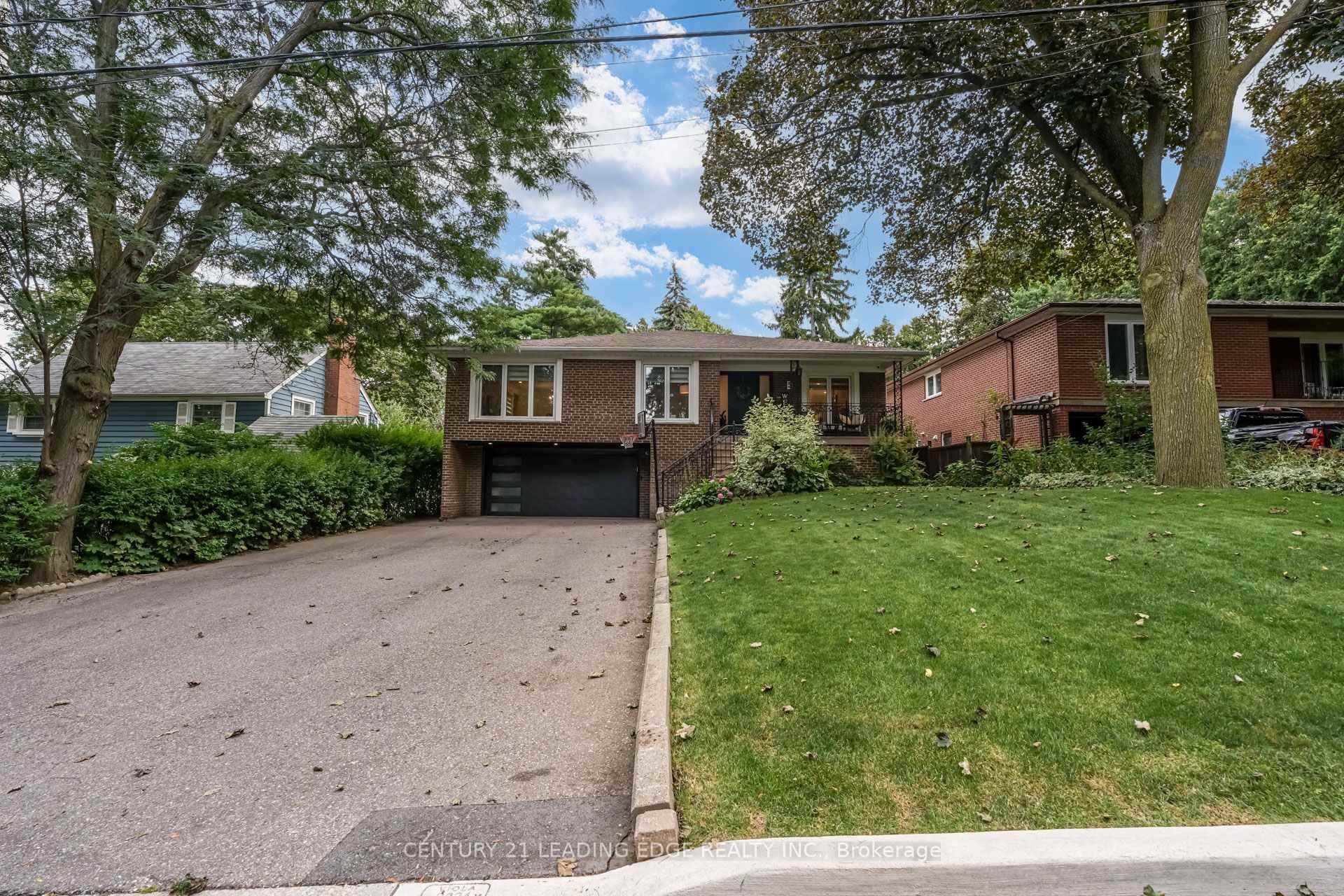 Photo 2 of 5 Mountbatten Road, Etobicoke, Humber Heights — HOMEH