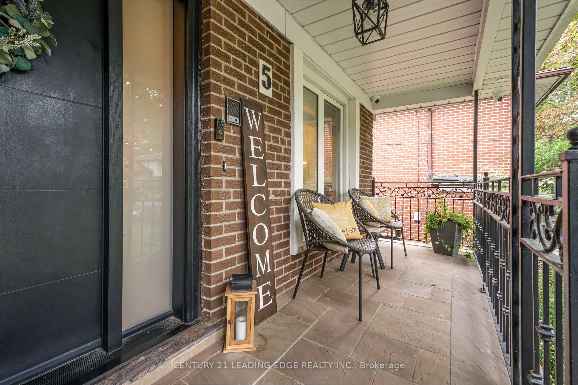 Photo 3 of 5 Mountbatten Road, Etobicoke, Humber Heights — HOMEH